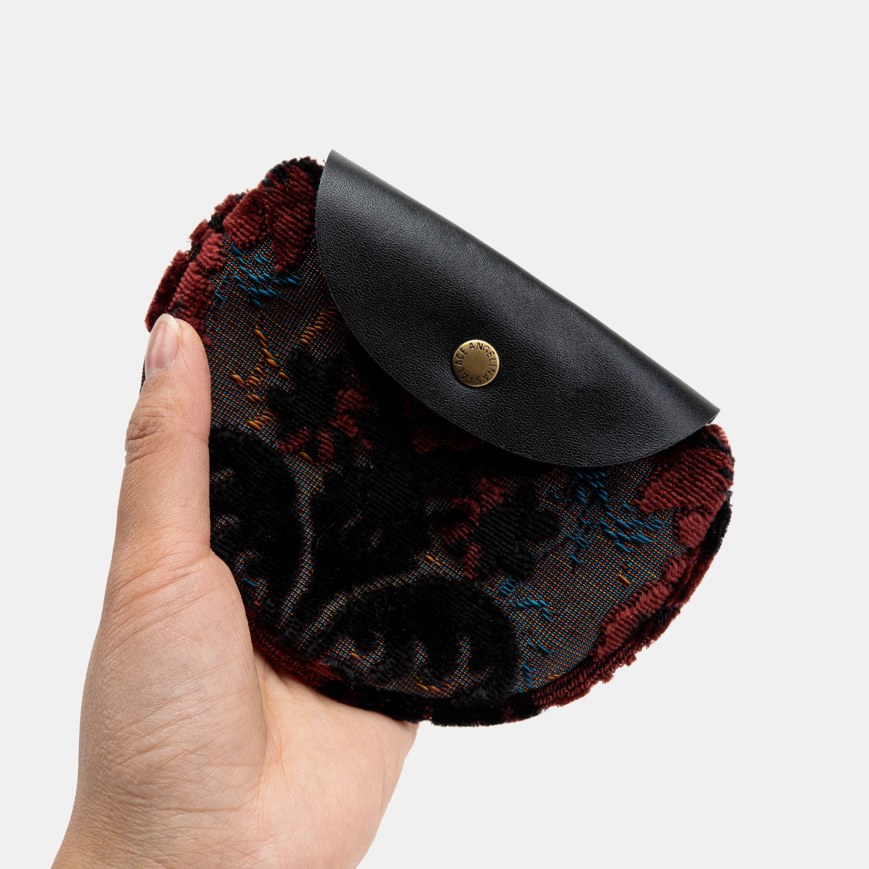 Burnout Velvet Revival Sephia Rosary Bag of America in the hand-4