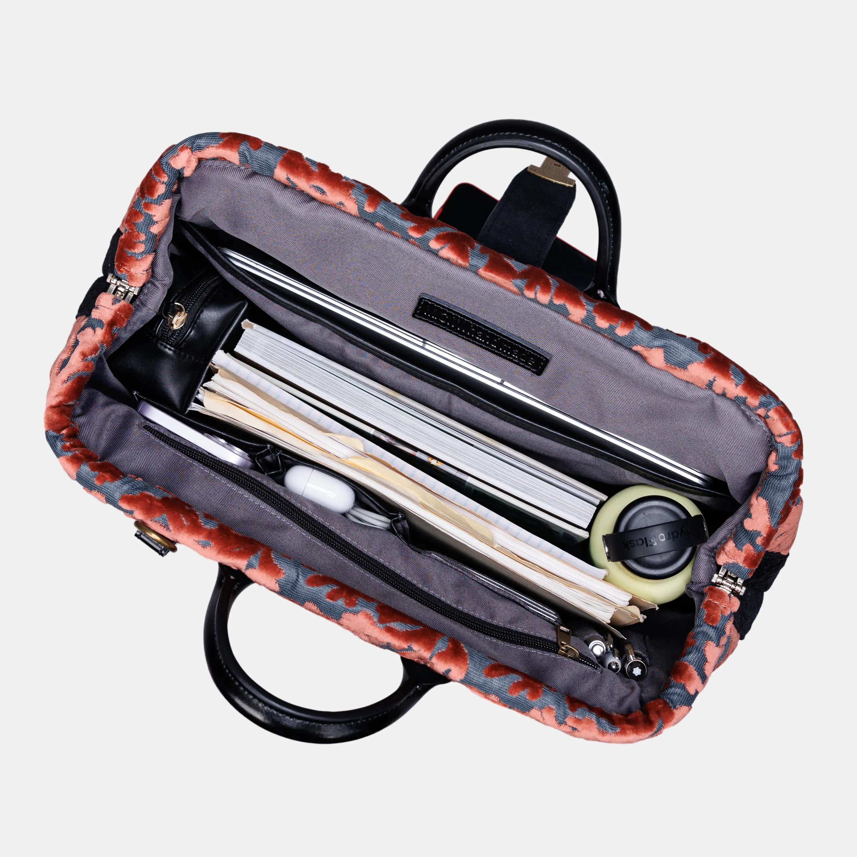 St Tropez Scuba Coral carpet bag  of America in use