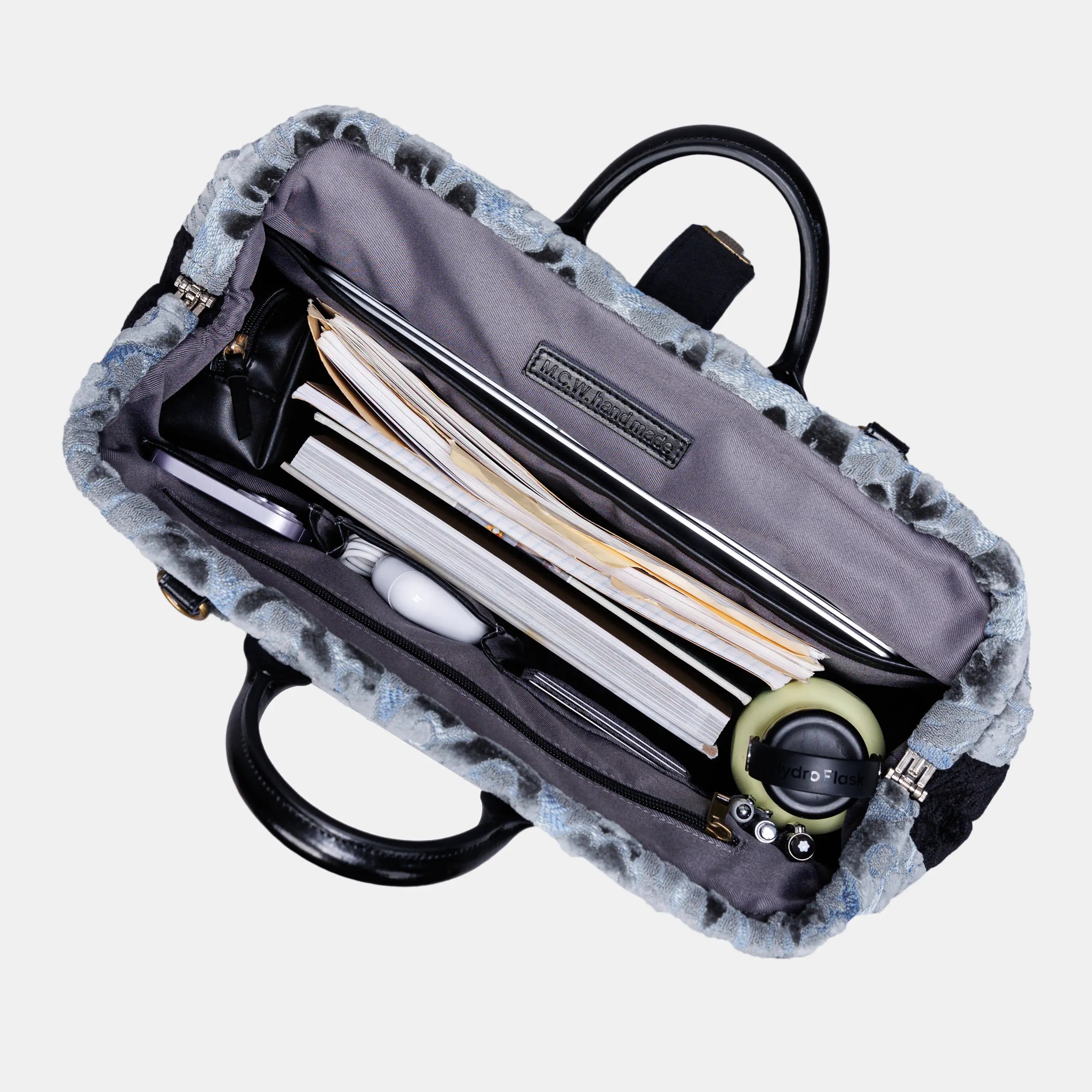Burnout Velvet Steel Blue carpet bag  of America in use