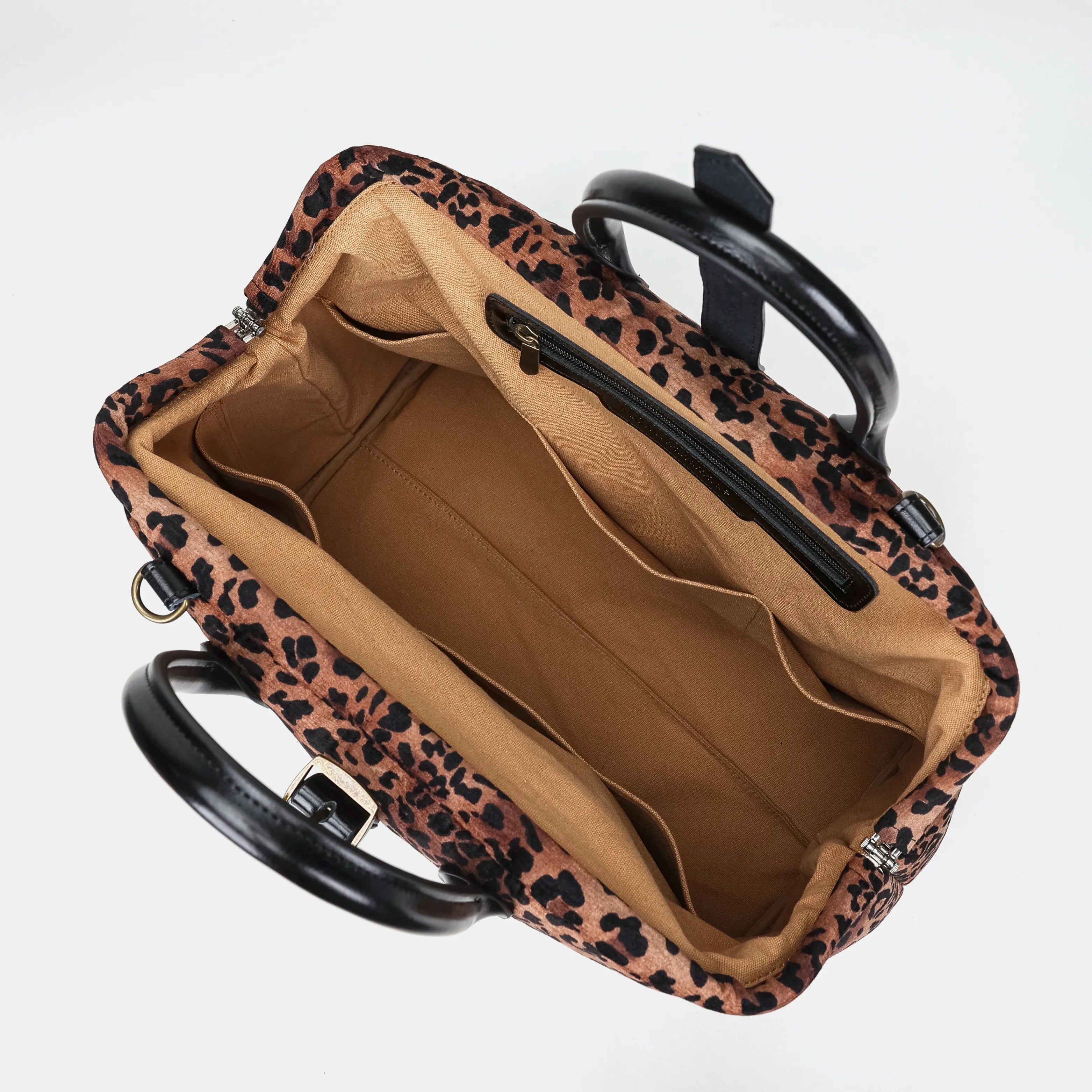 Leopard Classic Mary Poppins Weekender Carpetbag of America inside
