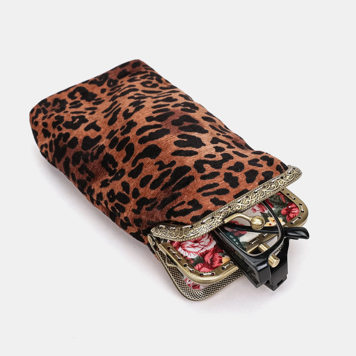 Leopard Classic Carpet Eyeglasses Case Carpetbag of America in use