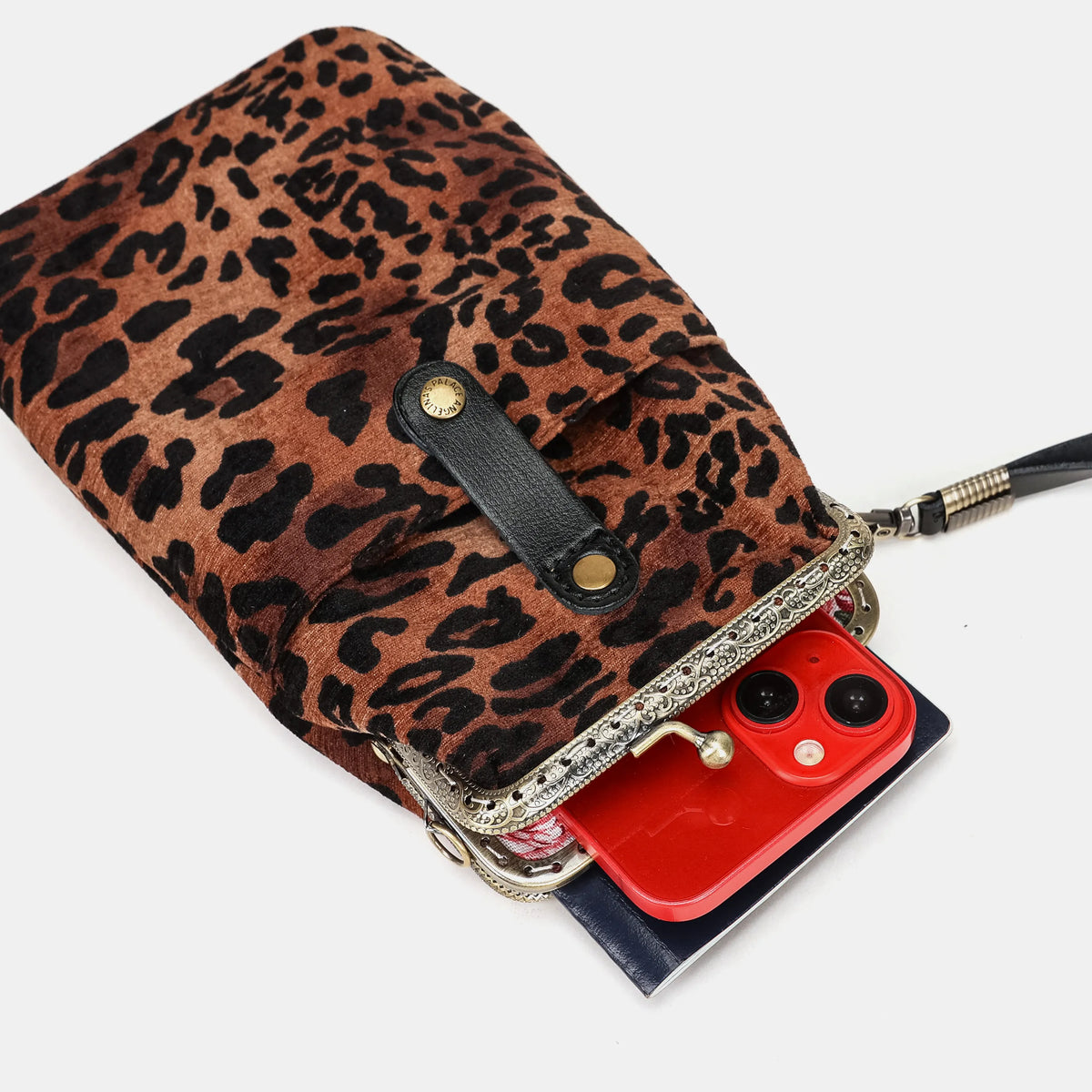 Leopard Classic Carpet Phone Case Carpetbag of America in use