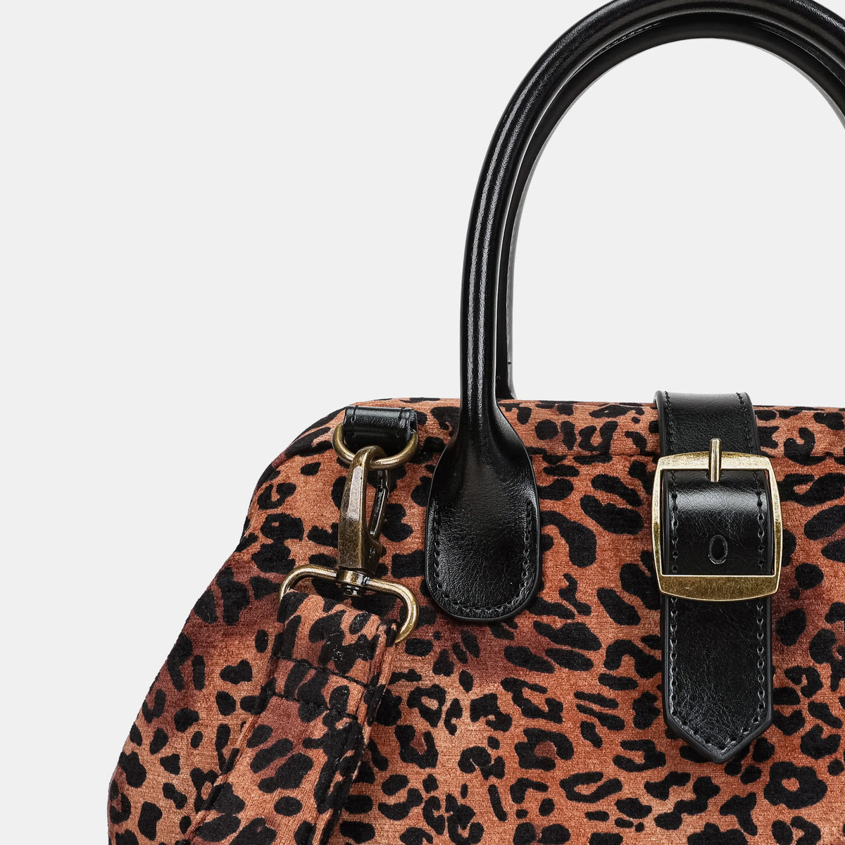 Leopard Classic Carpet Handbag Purse Carpetbag of America details