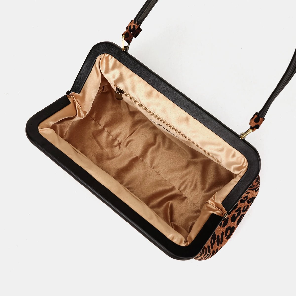 Leopard Classic Shoulder Bag Carpetbag of America inside
