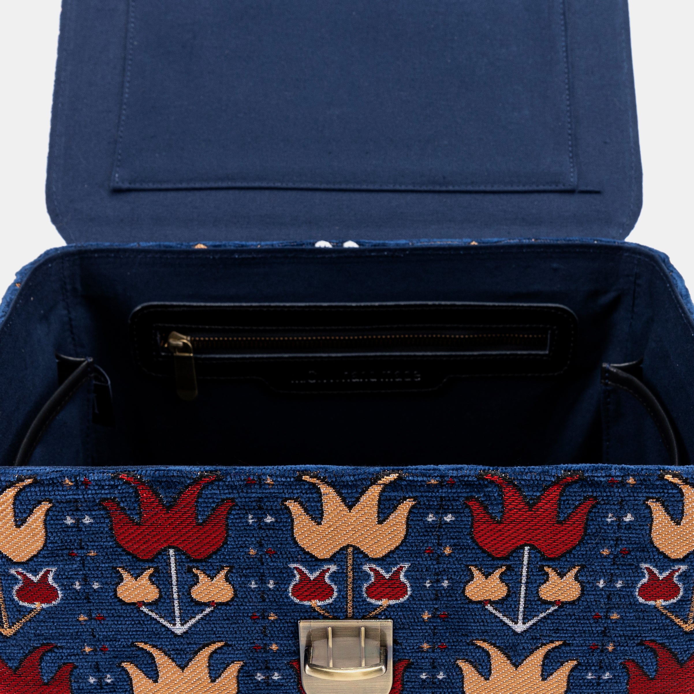 Poppy Bloom Josephine Large Train Case of America inside pocket