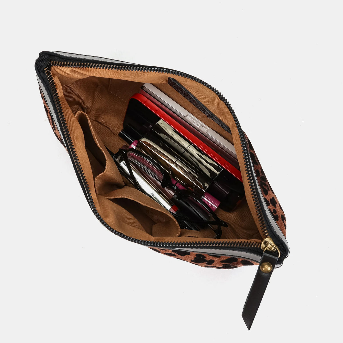 Leopard Classic Carpet Makeup Bag Carpetbag of America in use