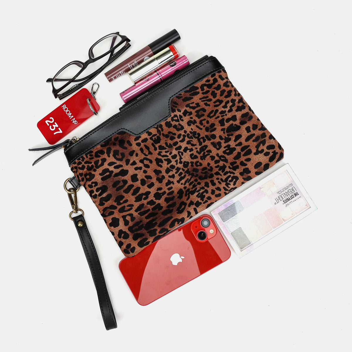 Leopard Classic Wristlet Clutch Carpetbag of America display