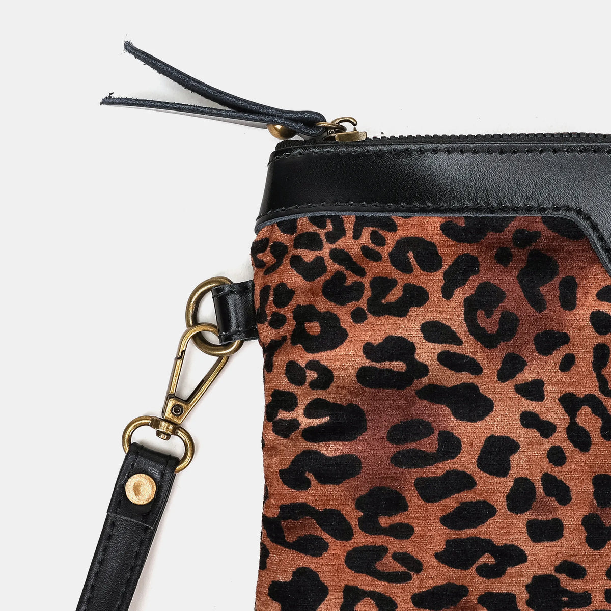 Leopard Classic Wristlet Clutch Carpetbag of America details
