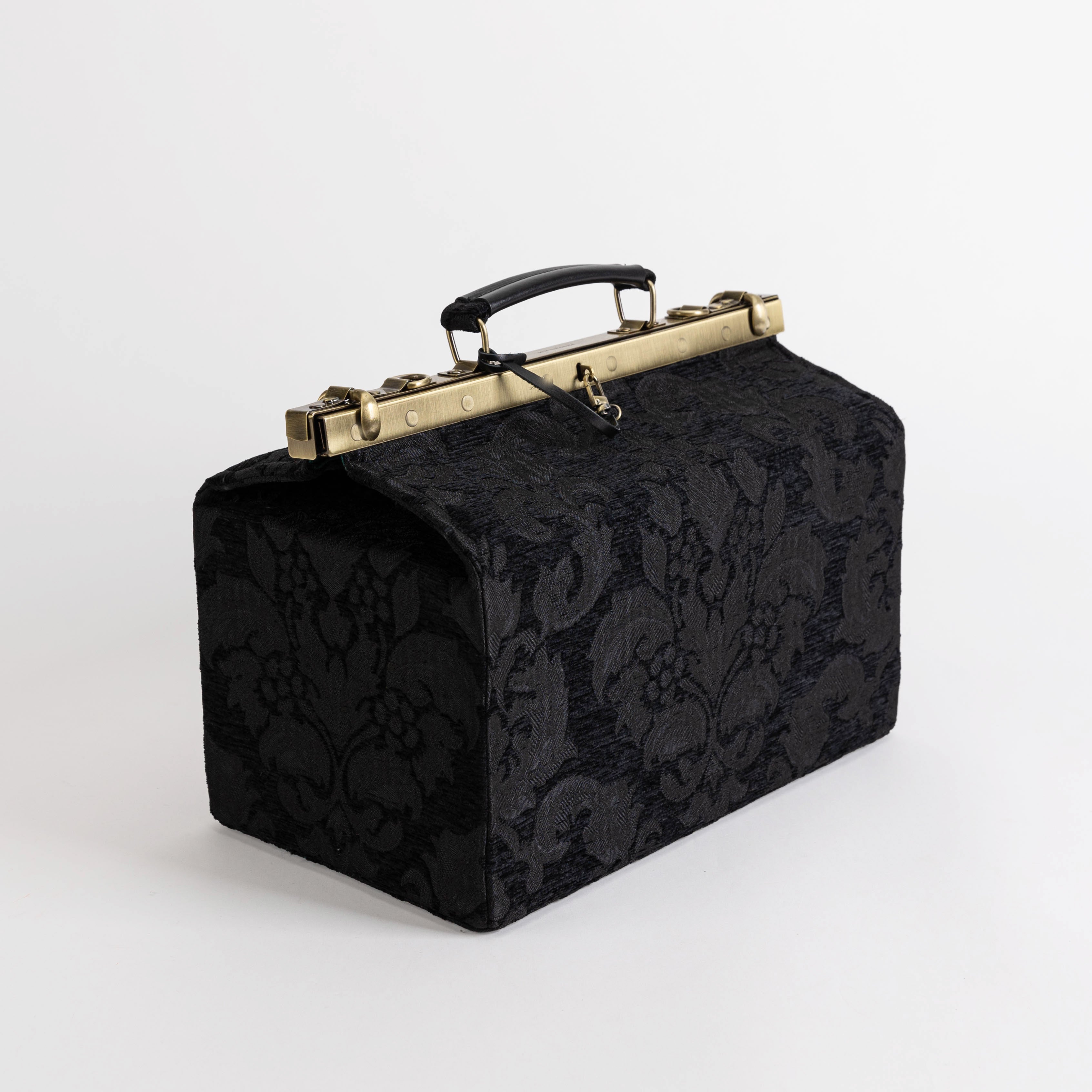 Gladstone Bag Carpet Doctor Bag Victorian Weekender Bag Shoulder Frame Bag Genevieve Victorian Blossom blk/blk Carpetbagger Carpetbag of America side