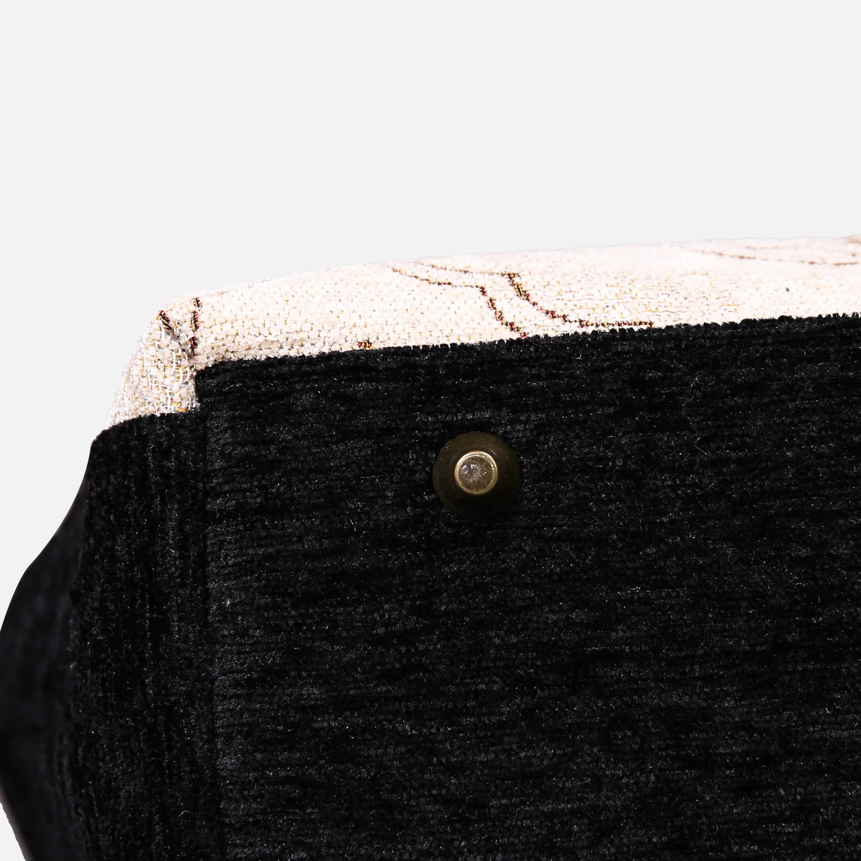 Floral Cream carpet bag of America  bottom details
