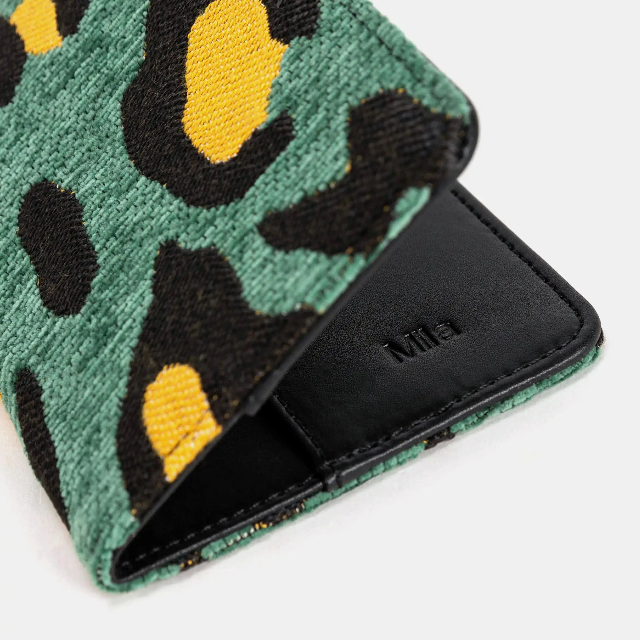 Leopard Green Passport Cover of America detail