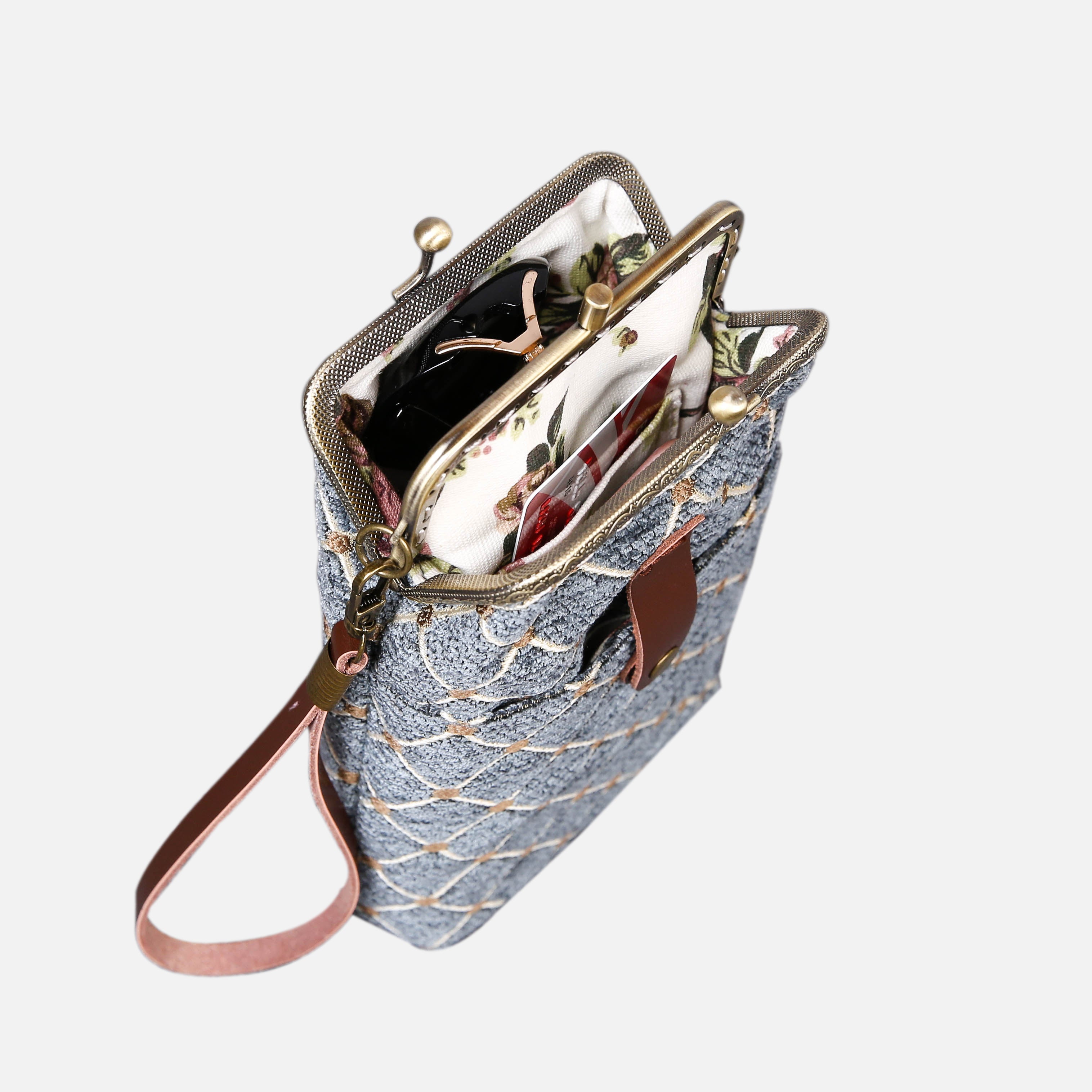 Neo Grec Carpet Phone Case Carpetbag of America in use