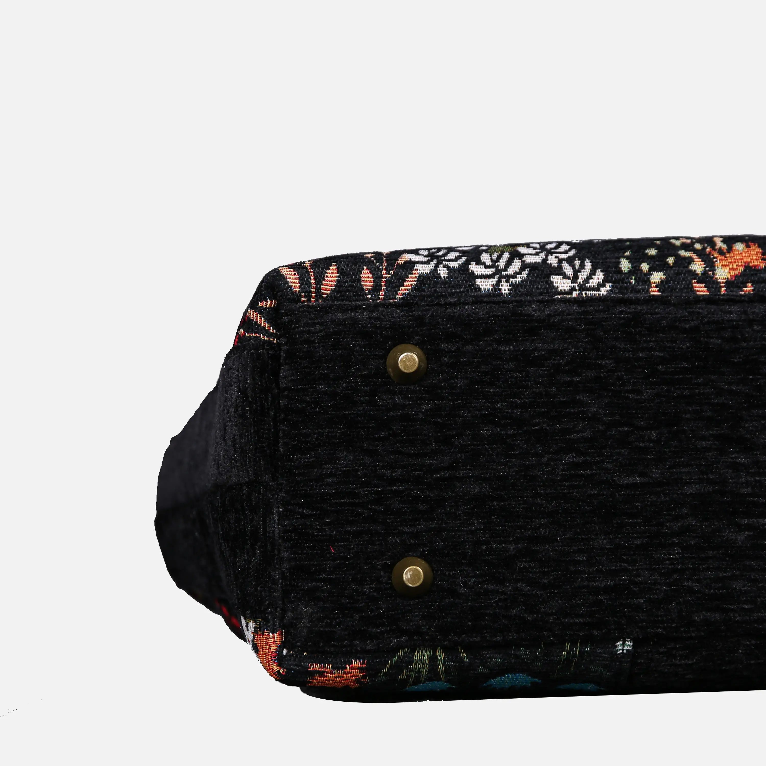 Night Garden carpet bag of America  bottom details