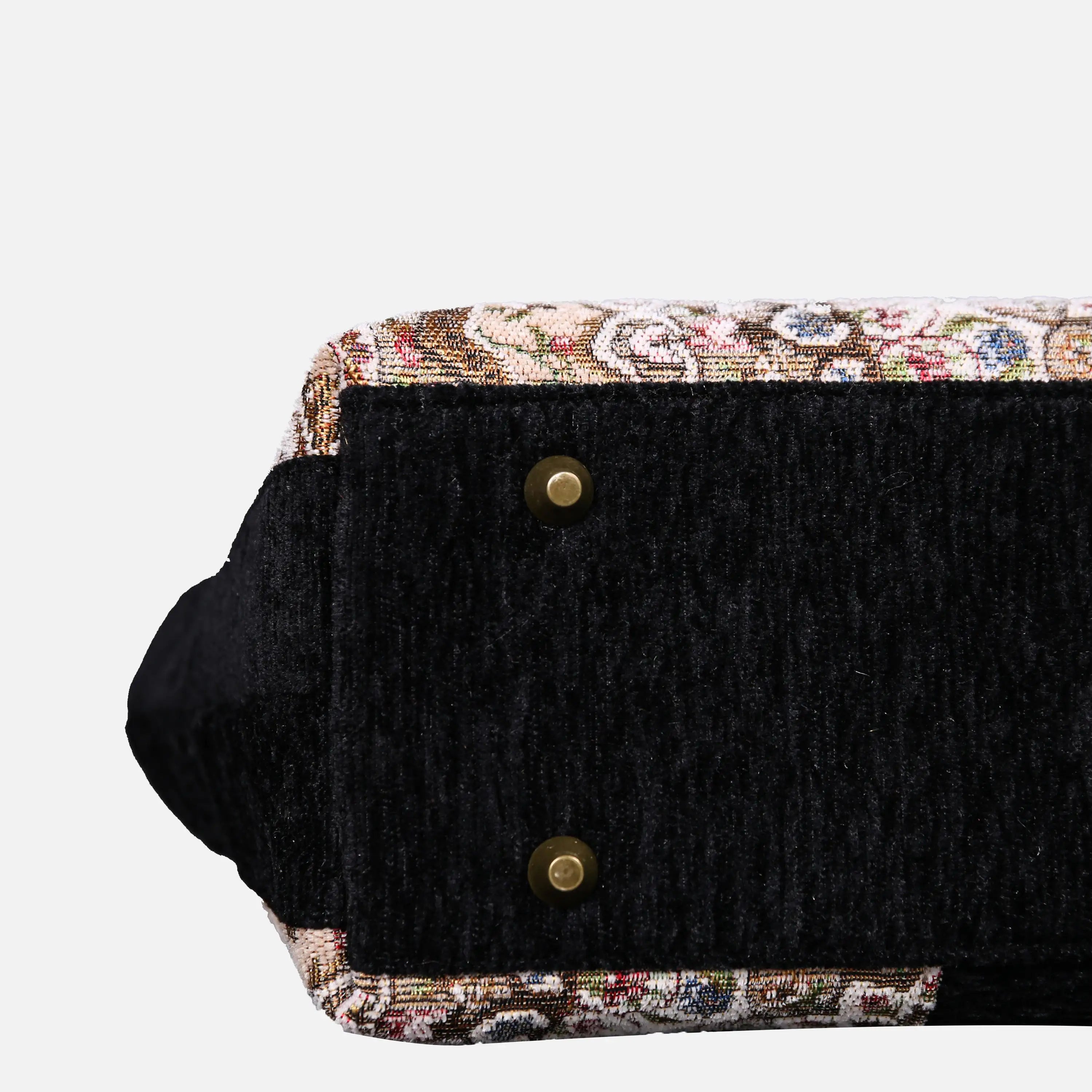 Oriental Beige carpet bag of America  bottom details