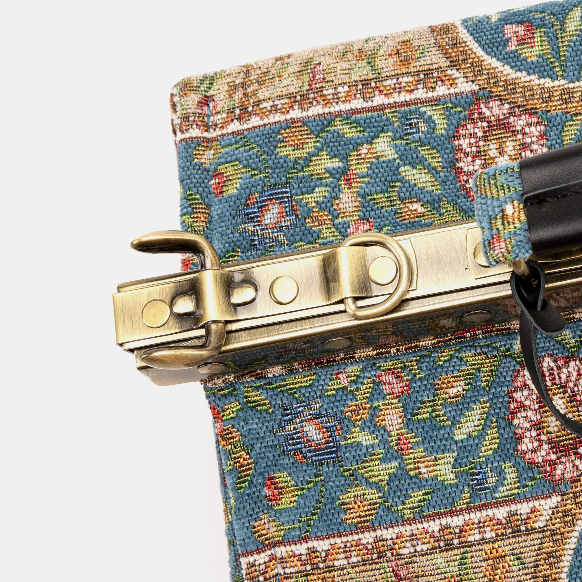 Oriental Blue Genevieve Carpet Gladstone Bag of America  frame