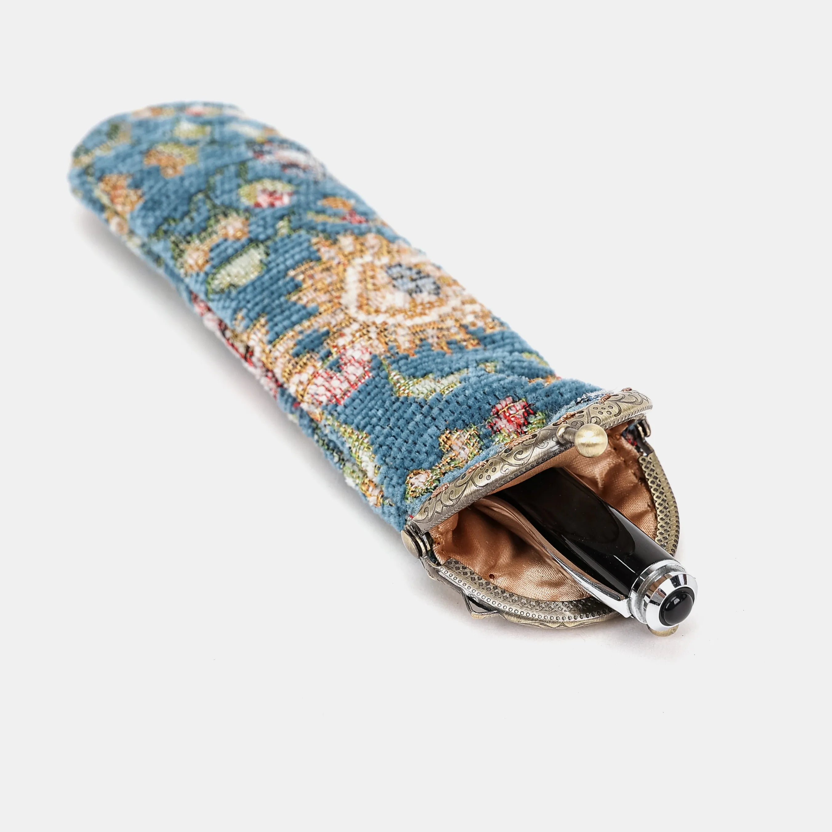Oriental Blue Solo Pen Case Carpetbag of America in use