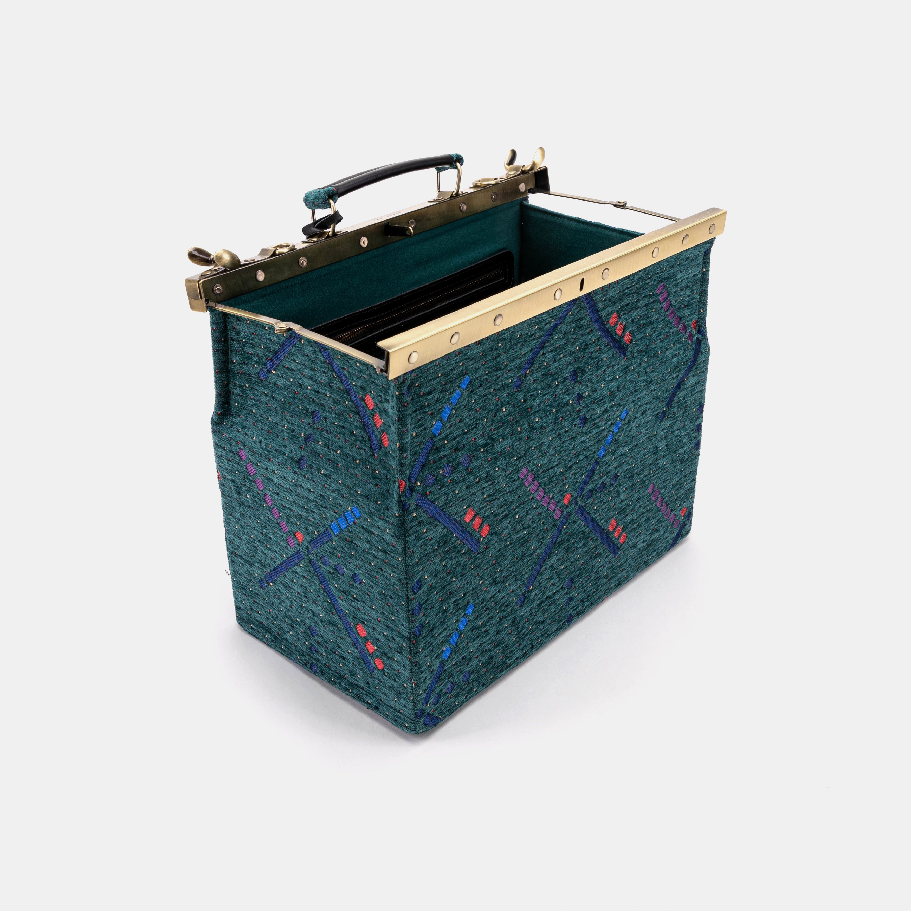 PDX Portland Airport Genevieve Carpet Gladstone Bag of America open standing