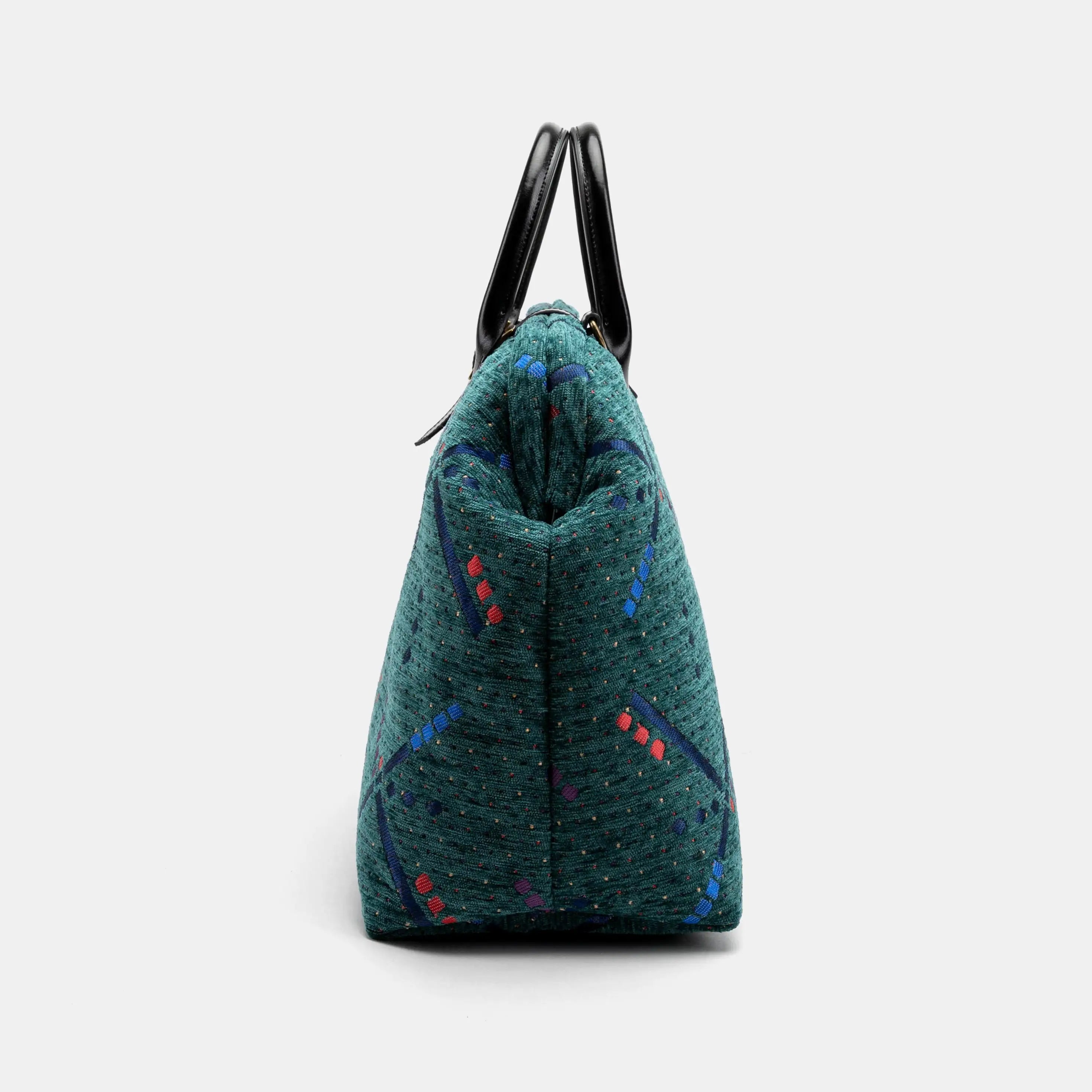 PDX Portland Airport Mary Poppins Weekender Carpetbag of America side