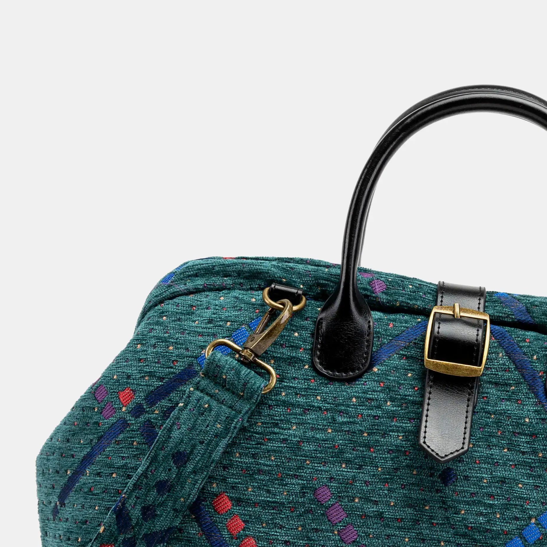 PDX Portland Airport Mary Poppins Weekender Carpetbag of America buckle