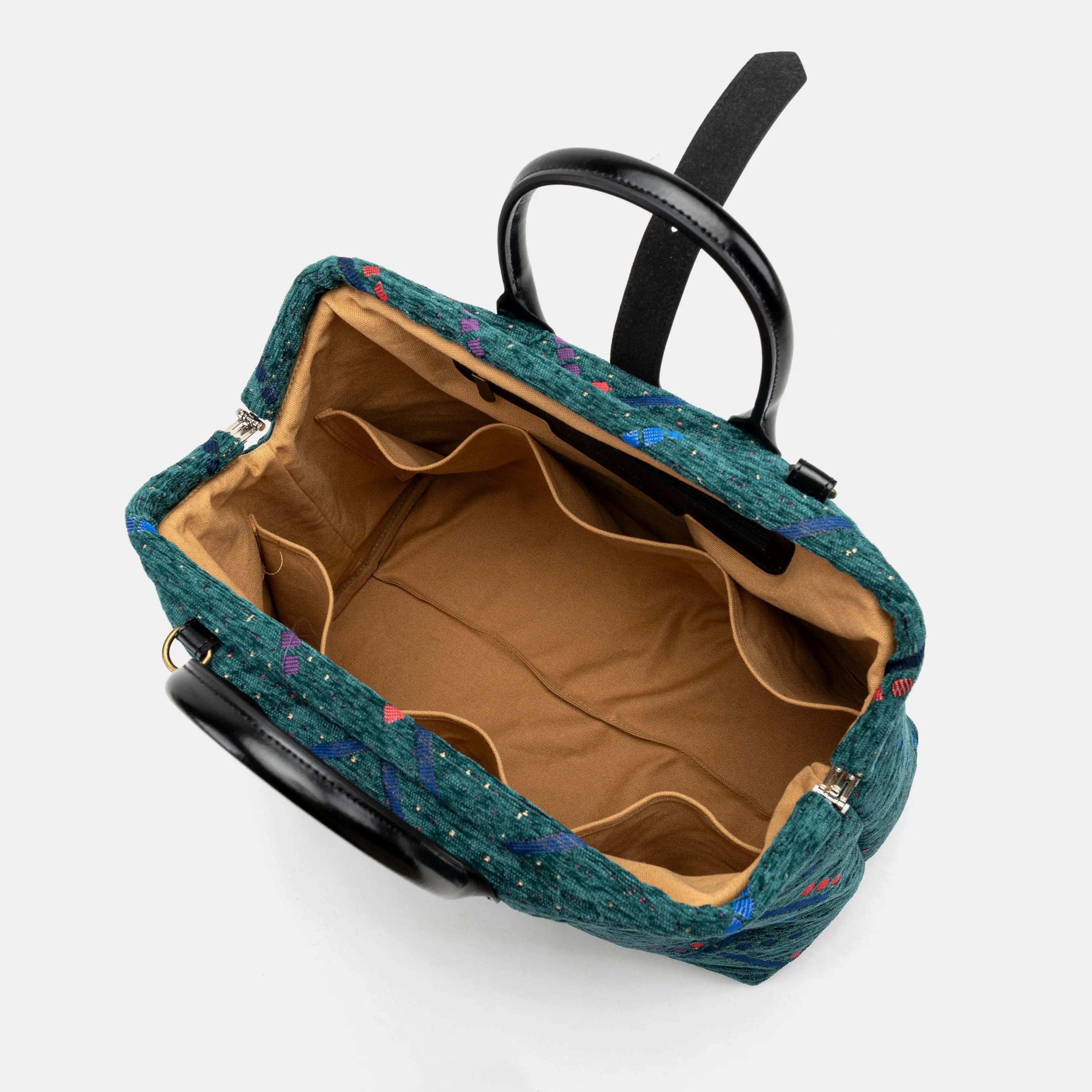 PDX Portland Airport Mary Poppins Weekender Carpetbag of America inside