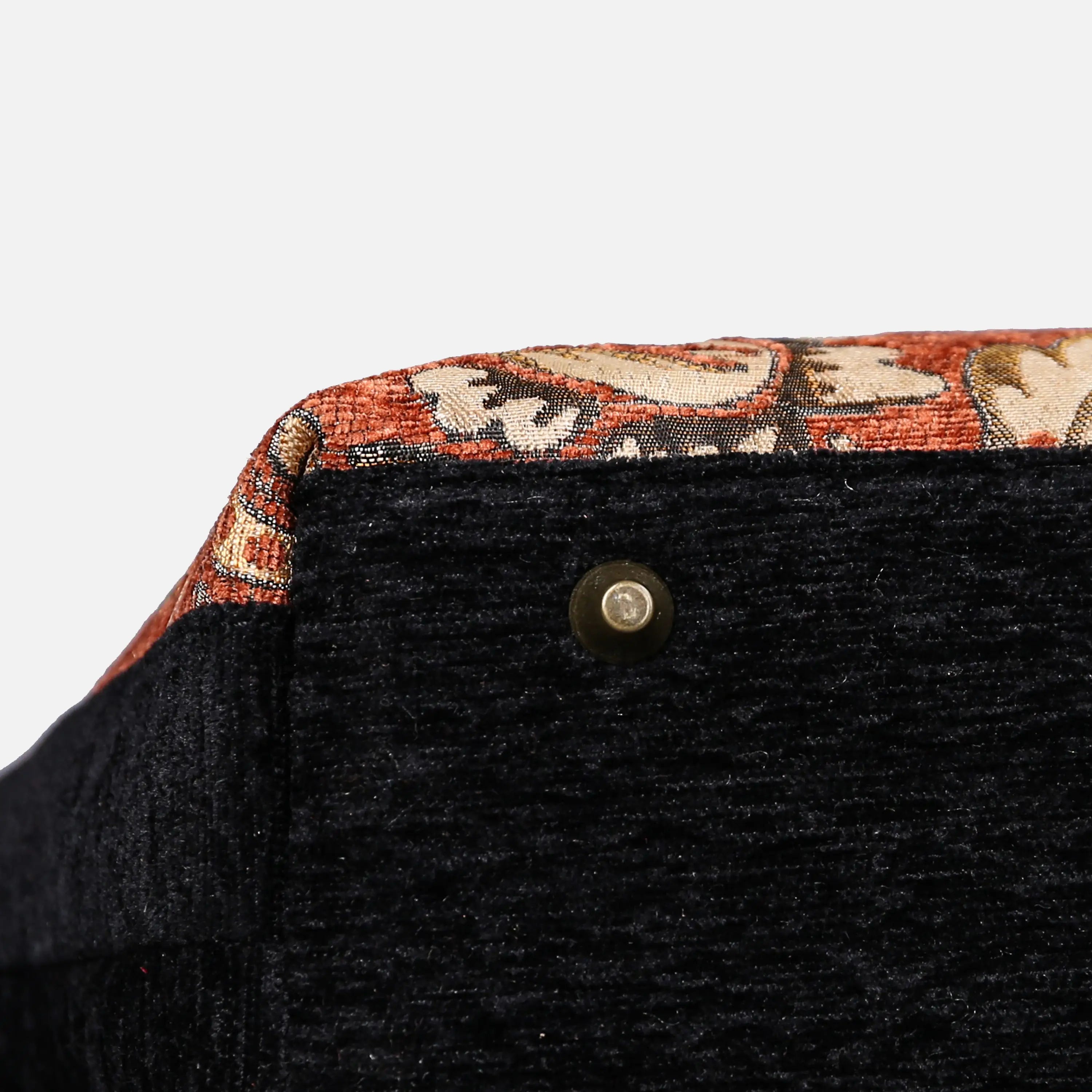 Paisley Orange carpet bag of America  bottom details