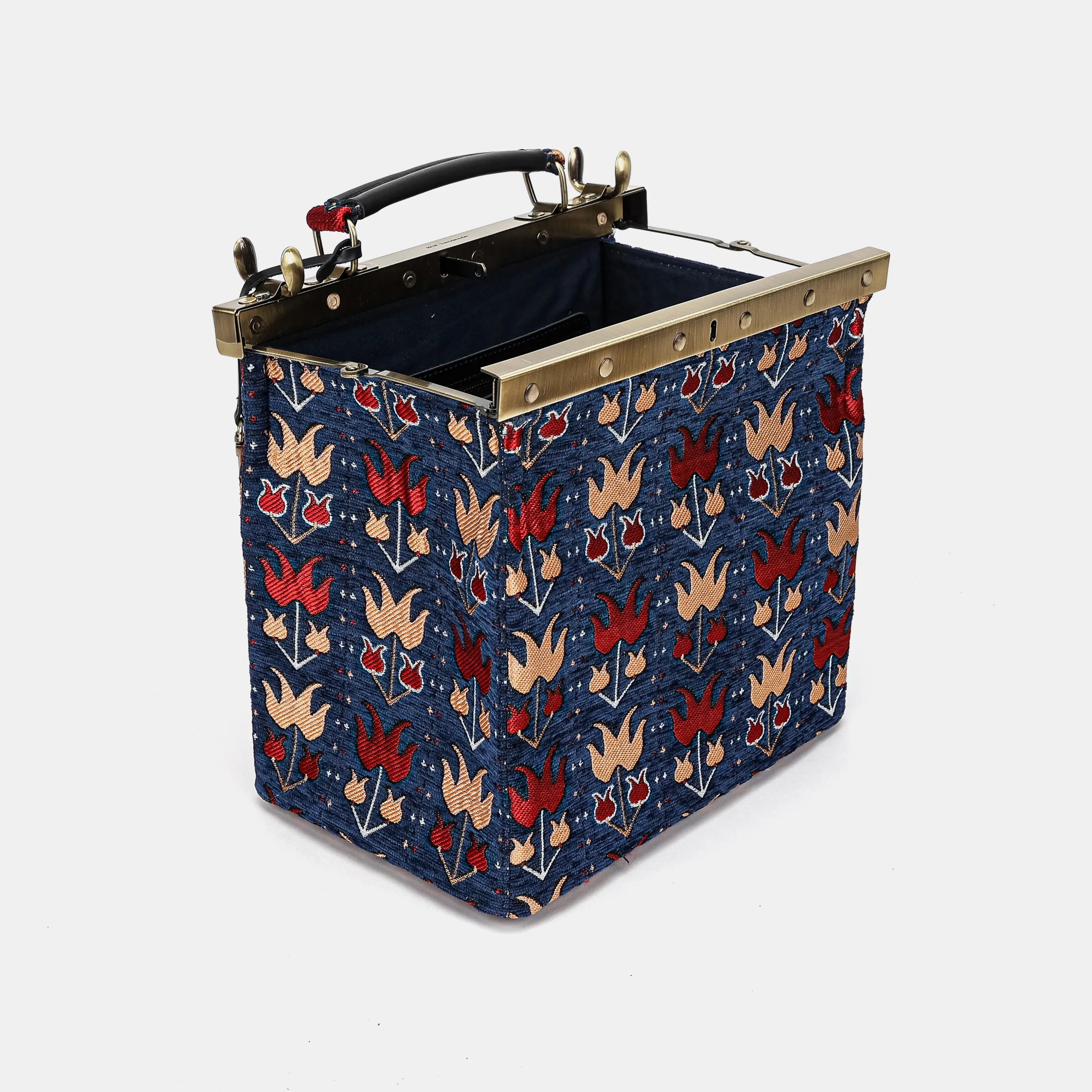 Poppy Bloom Cecile Carpet Purse Gladstone Bag of America open and stand