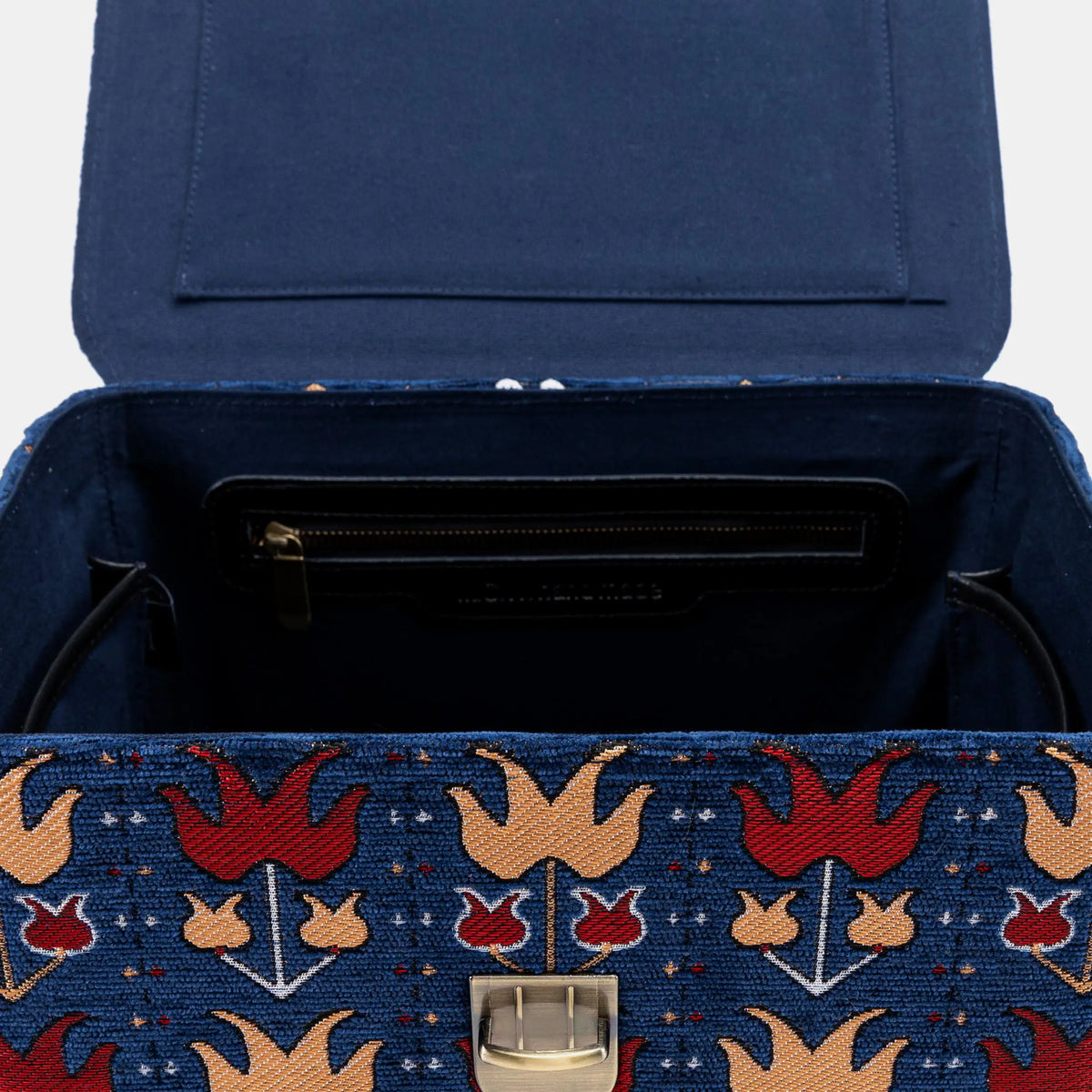 Poppy Bloom Josephine Large Train Case of America inside pocket