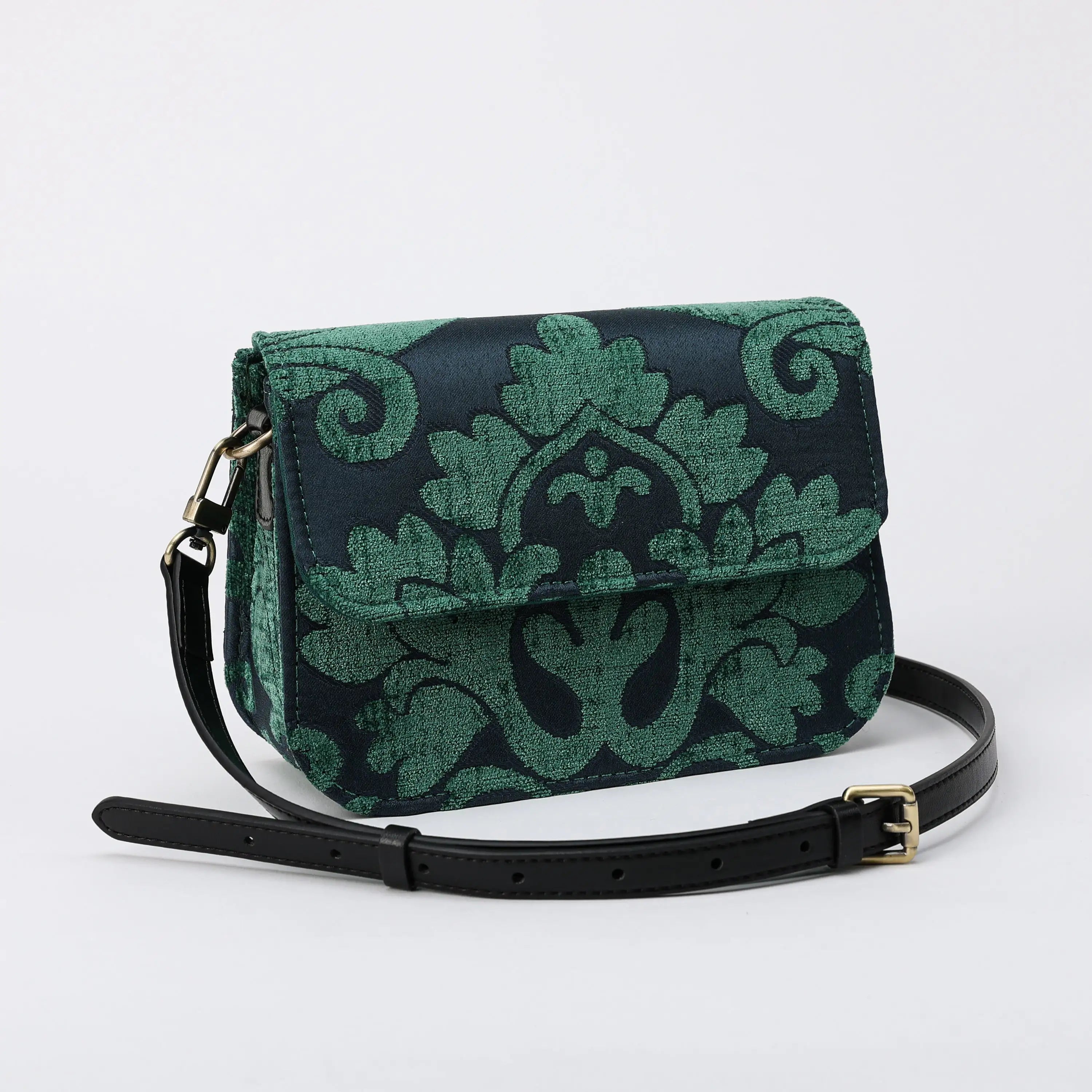 Queen Hunter Green Flap Crossbody Bag carpet bag of America front