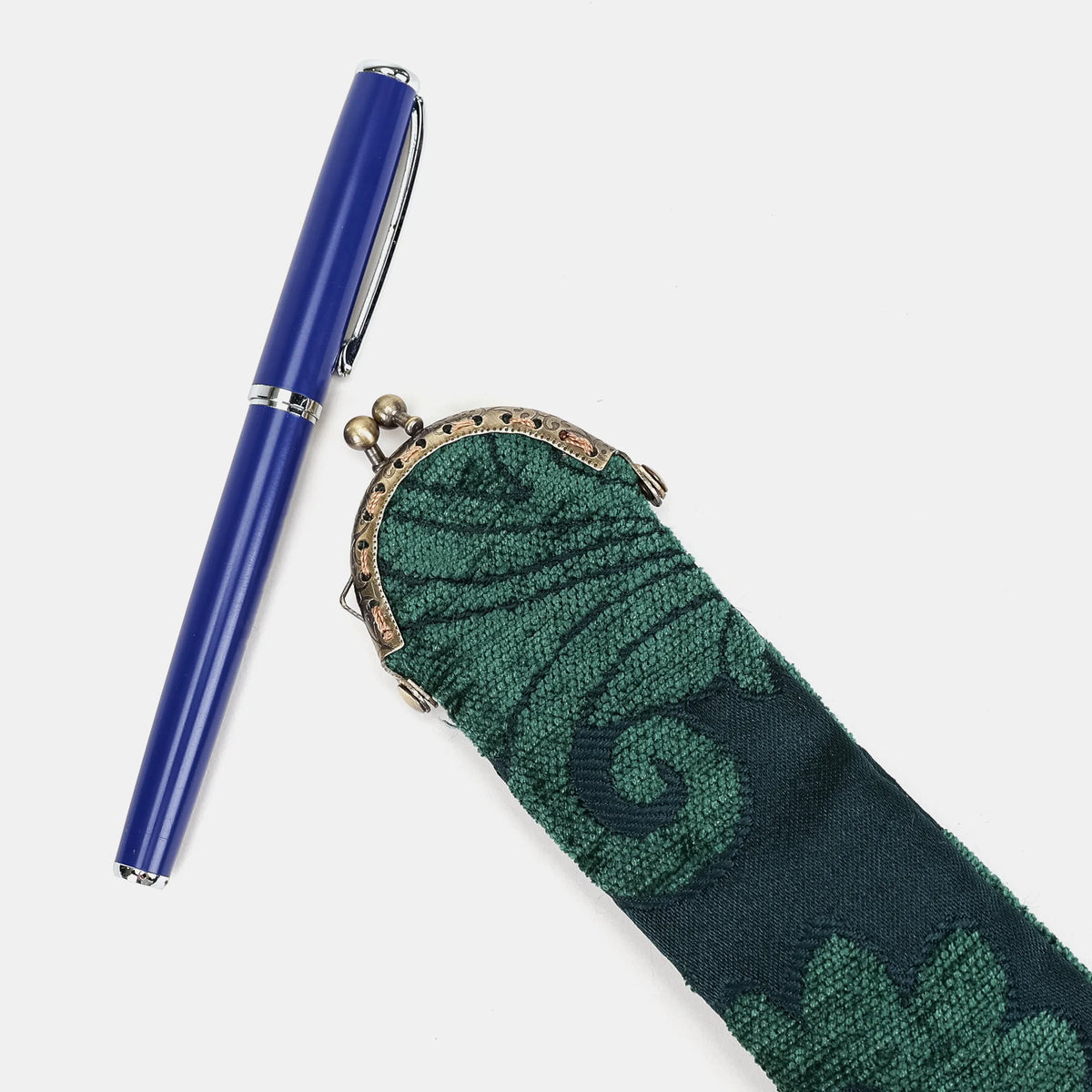 Queen Hunter Green Solo Pen Case Carpetbag of America with pen