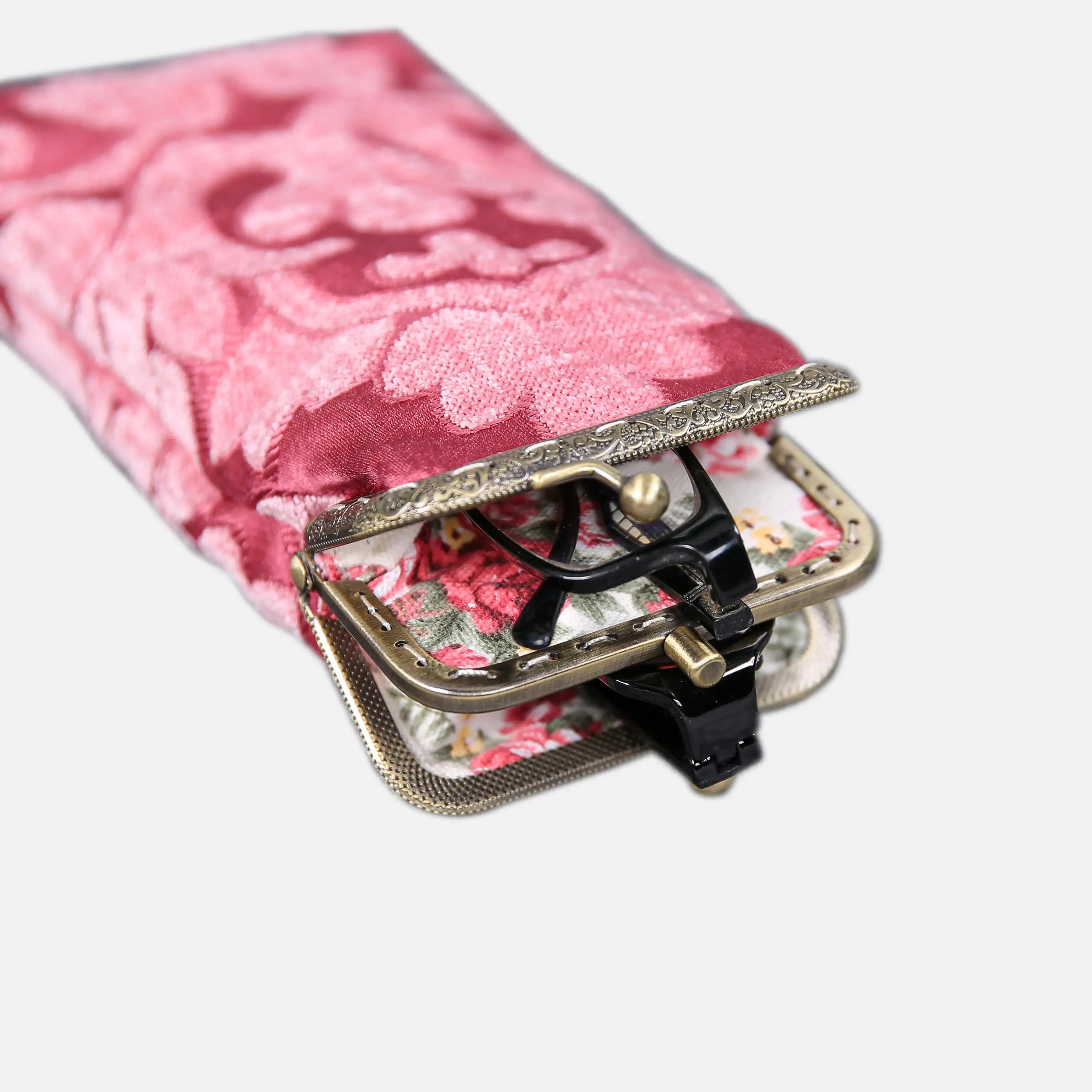 Queen Rose Pink Carpet Eyeglasses Case of America openning-2