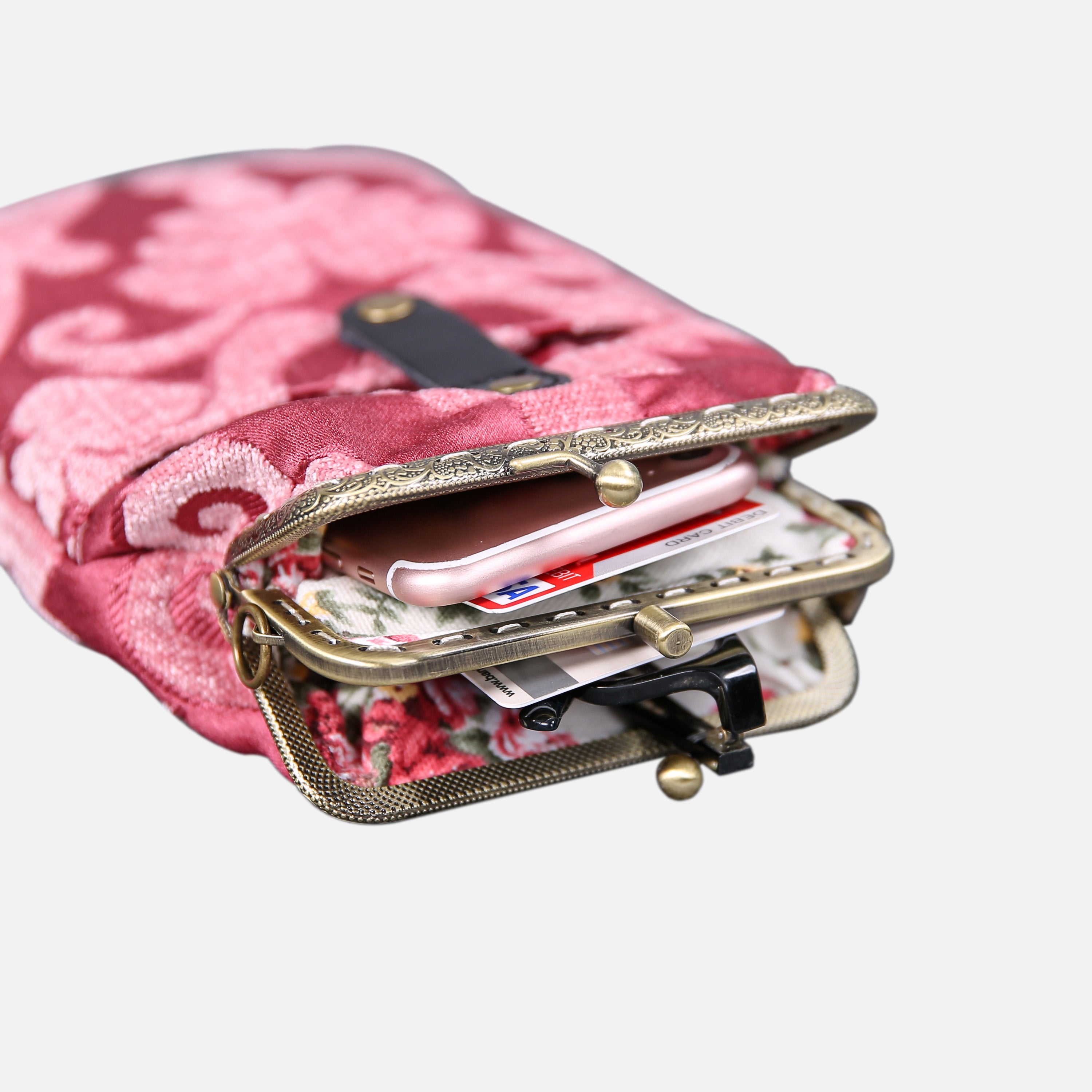 Queen Rose Pink Carpet Phone Case Carpetbag of America in use