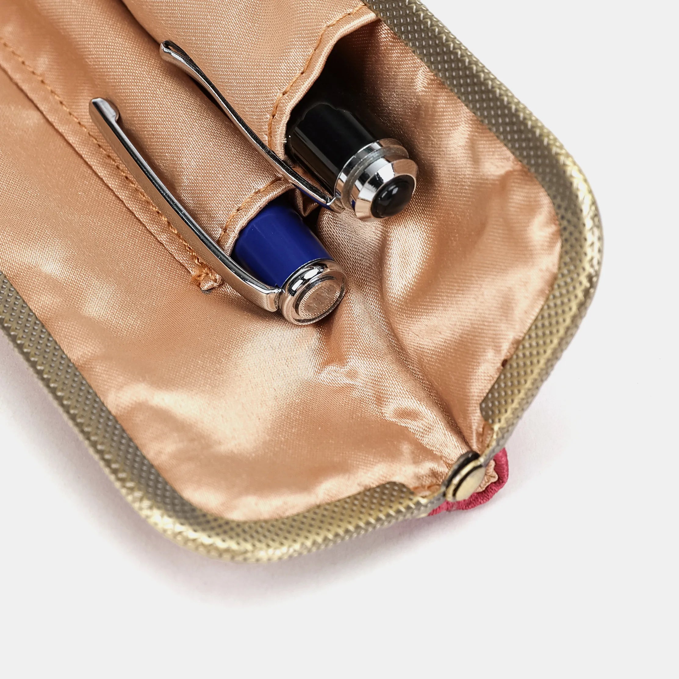 Queen Rose Pink Duo Pen Case Carpetbag of America details