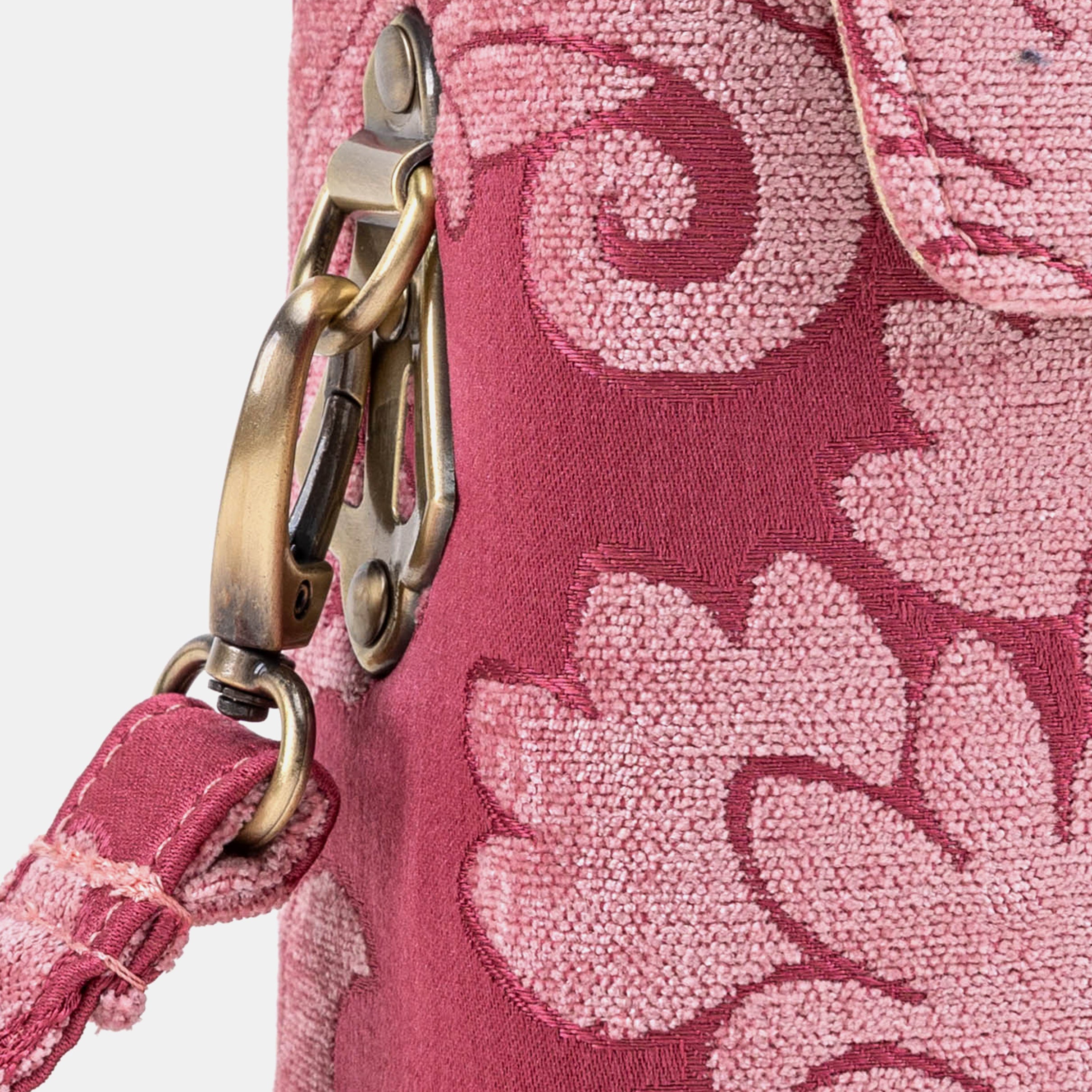 Queen Rose Pink Emma Small Train Case Crossbody of America clasp