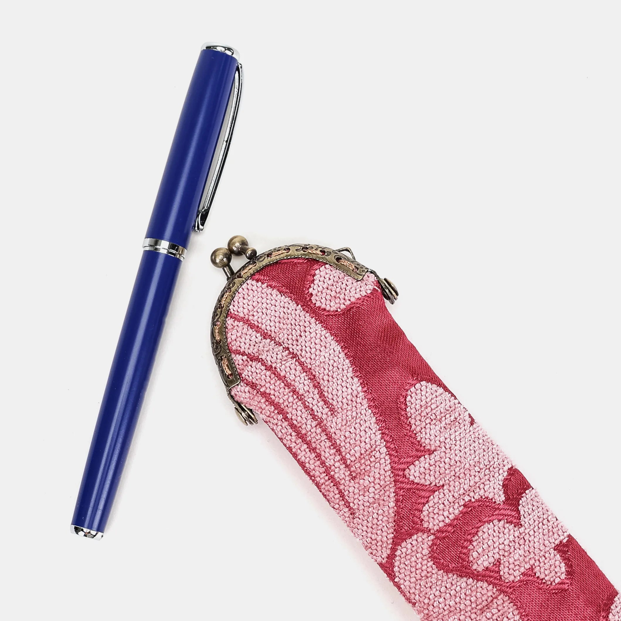 Queen Rose Pink Solo Pen Case Carpetbag of America with pen