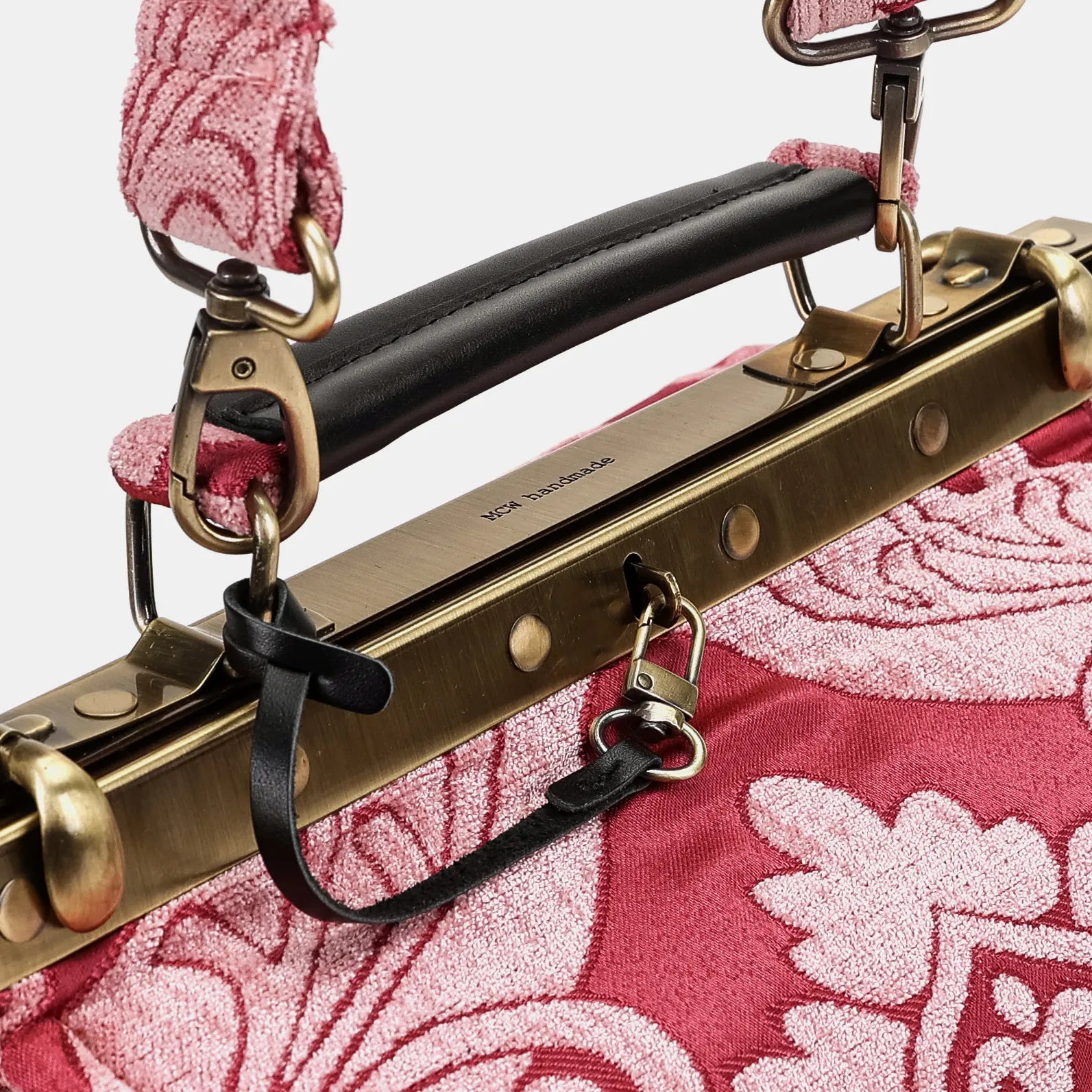 Queen Rose Pink Vivienne Carpet Purse Gladstone Bag of America handle