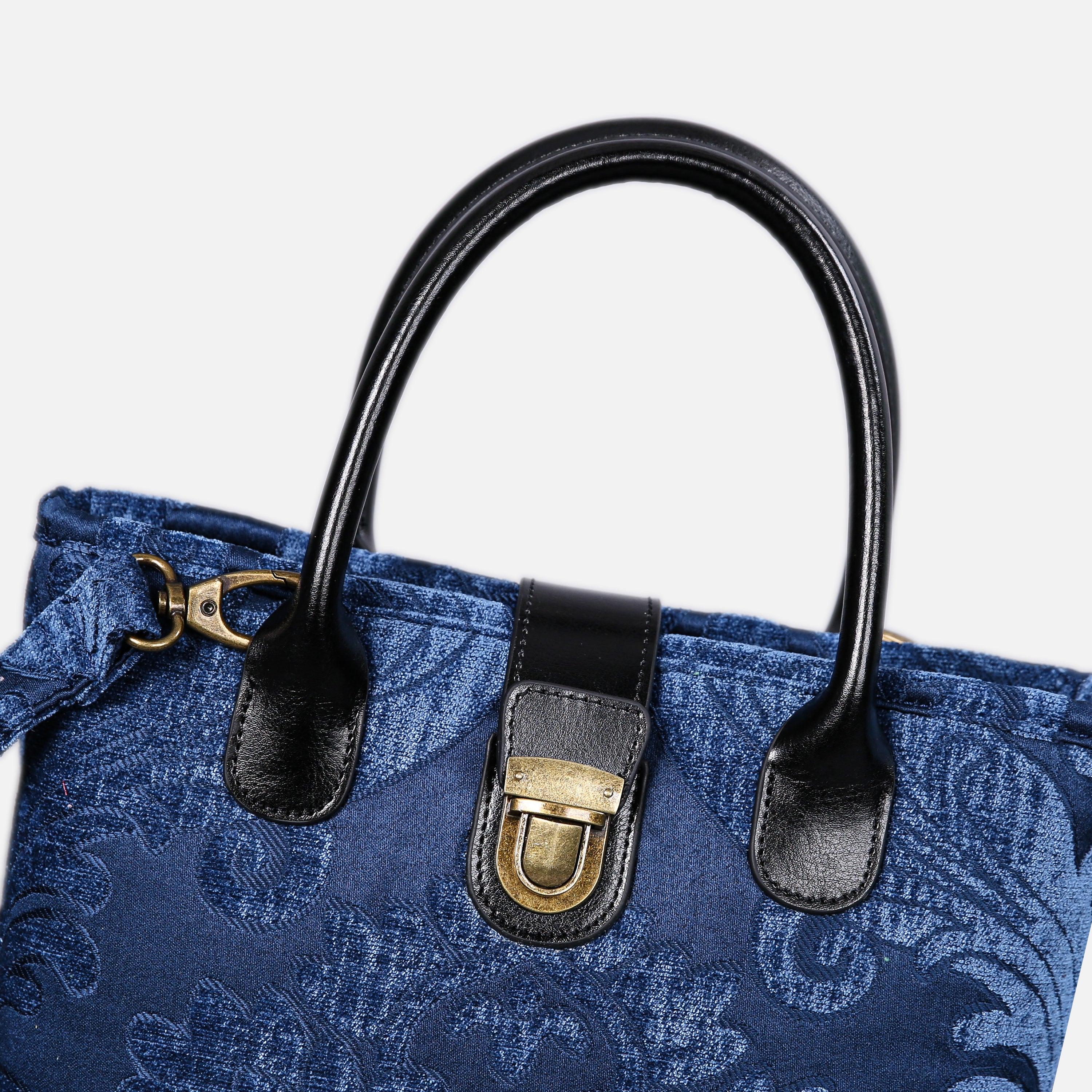 Queen Royal Blue Tuck Lock Carpet Satchel carpet bag MCW Handmade of America details