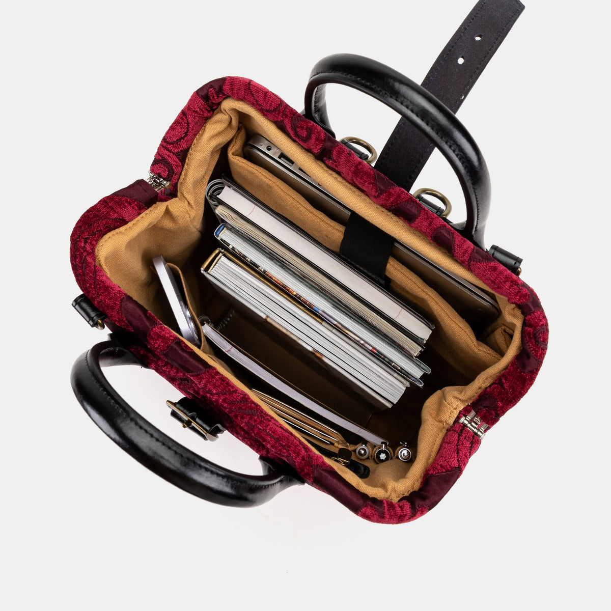 Queen Wine Carpet Laptop Backpack Carpetbag of America inside