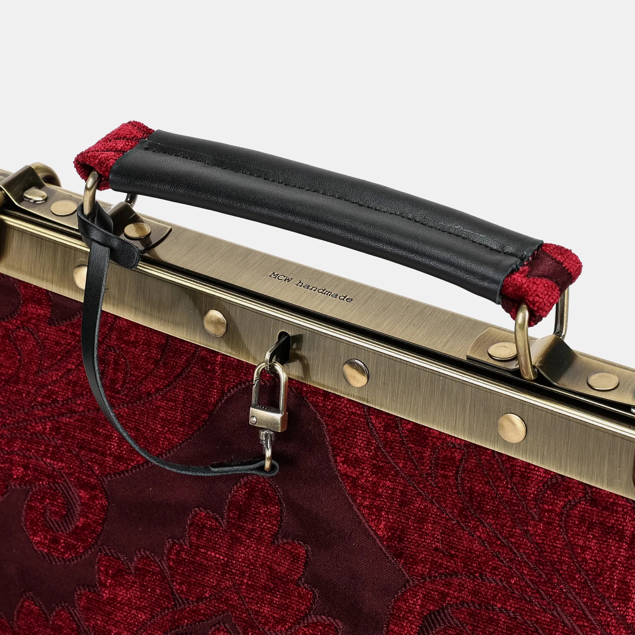 Queen Wine Cecile Carpet Purse Gladstone Bag of America logo