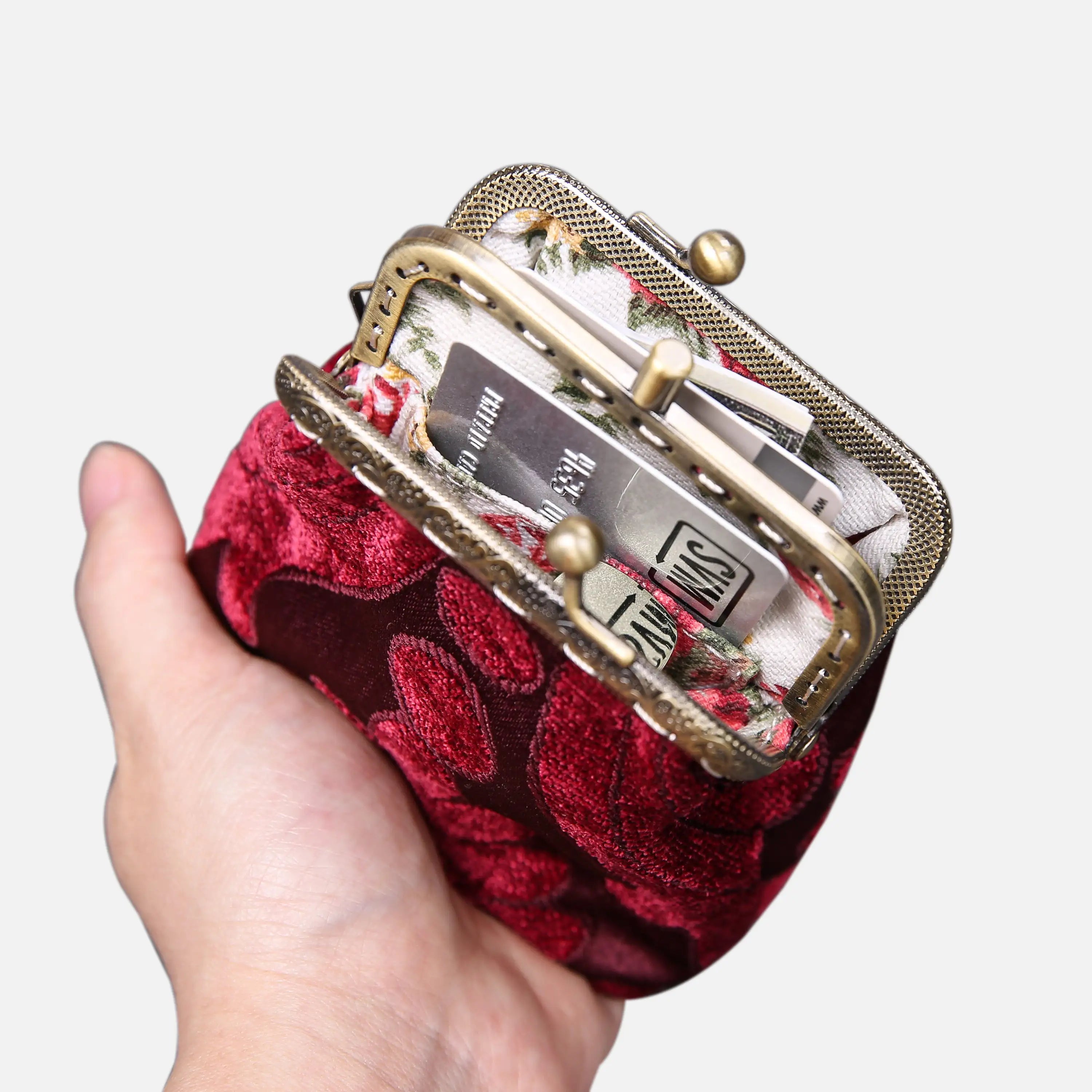 Queen Wine Double Kiss Clasp Coin Purse of America in use-1