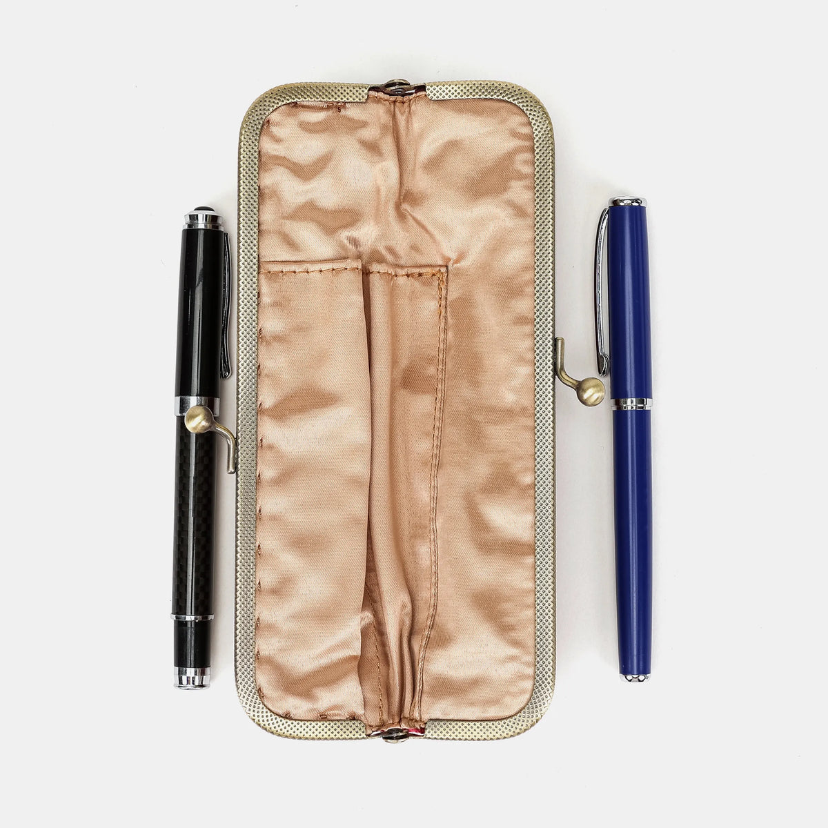 Queen Wine Duo Pen Case Carpetbag of America open