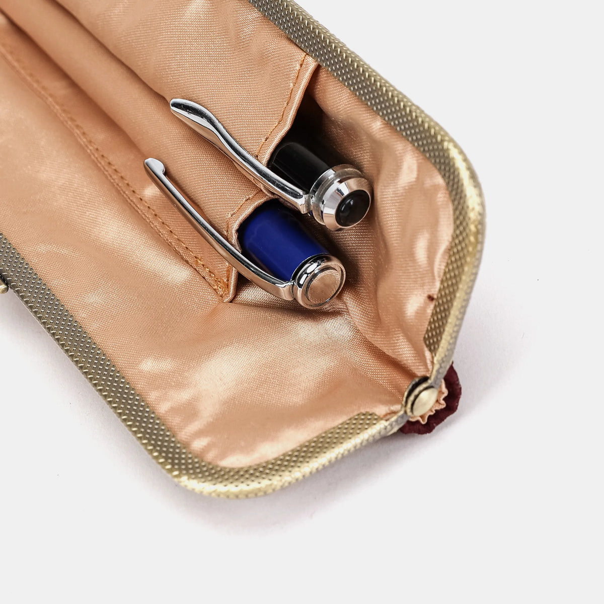 Queen Wine Duo Pen Case Carpetbag of America detail