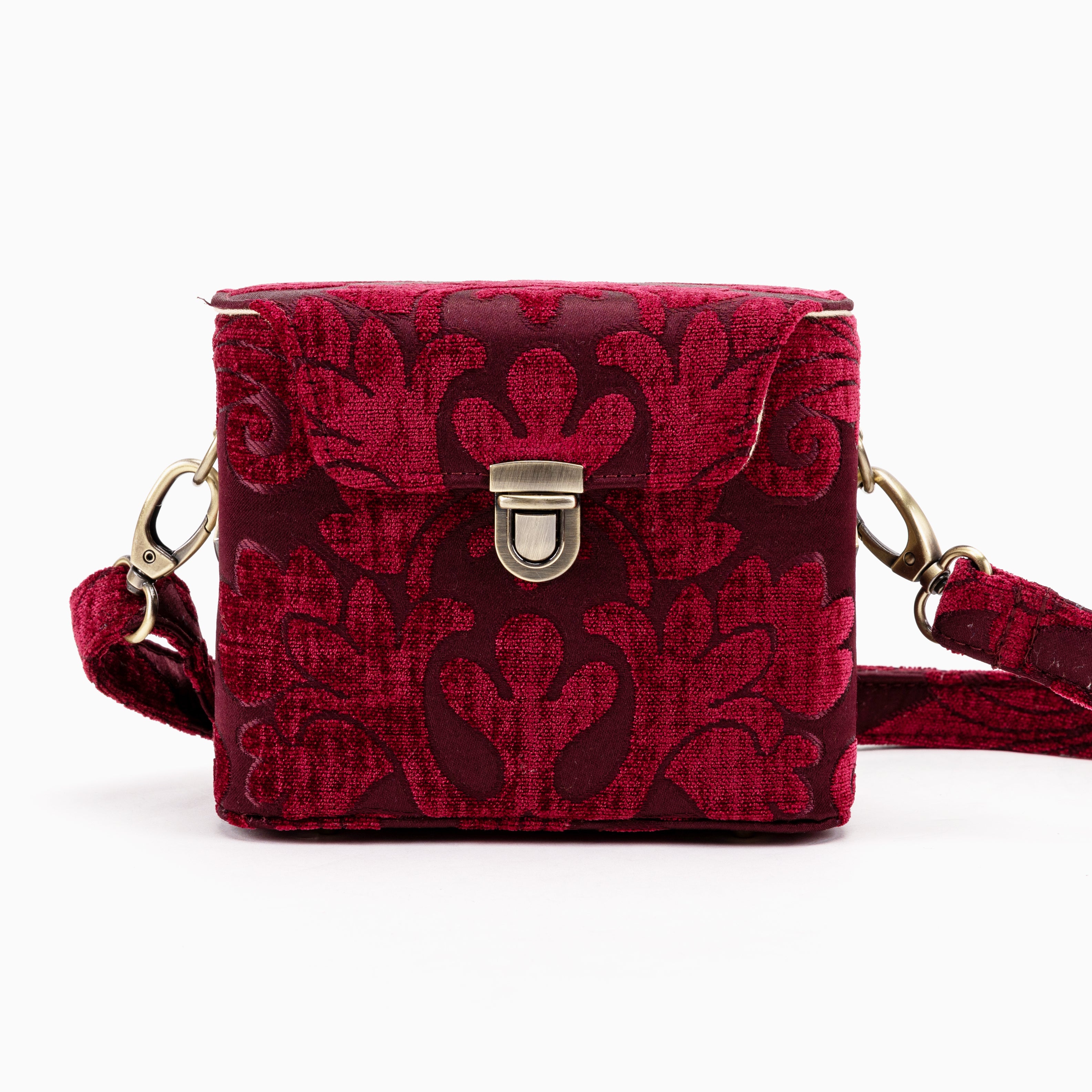 Queen Wine Emma Small Train Case Crossbody main