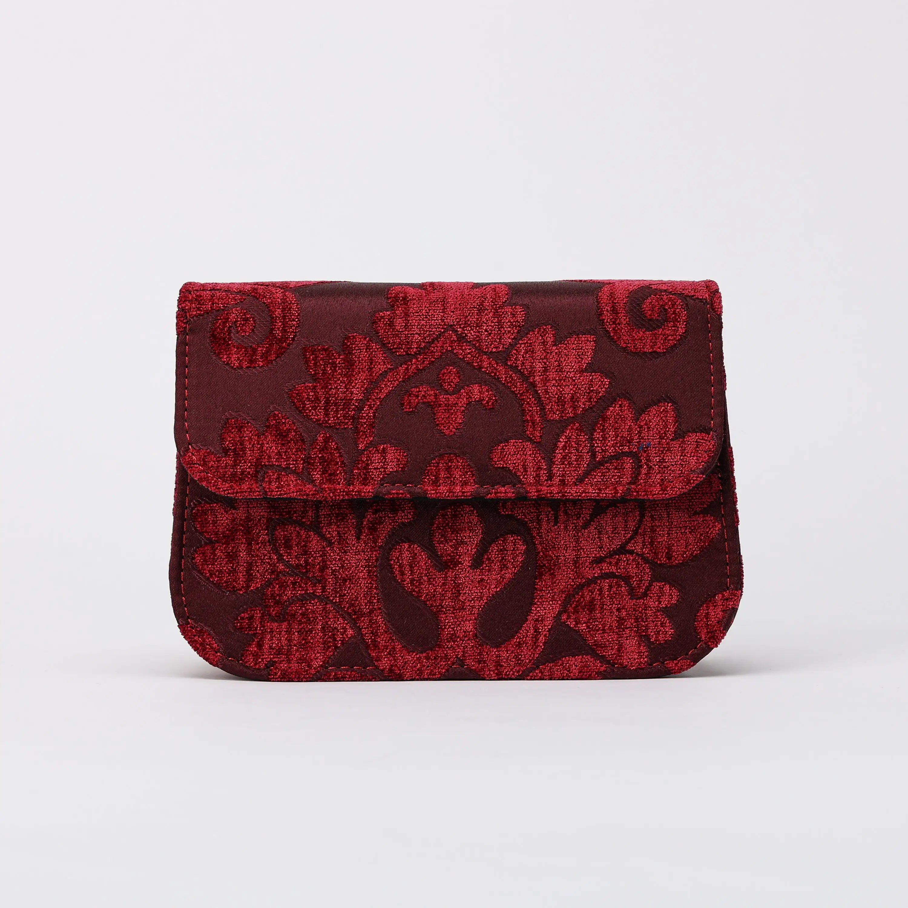 Queen Wine Flap Crossbody Bag carpet bag of America overview