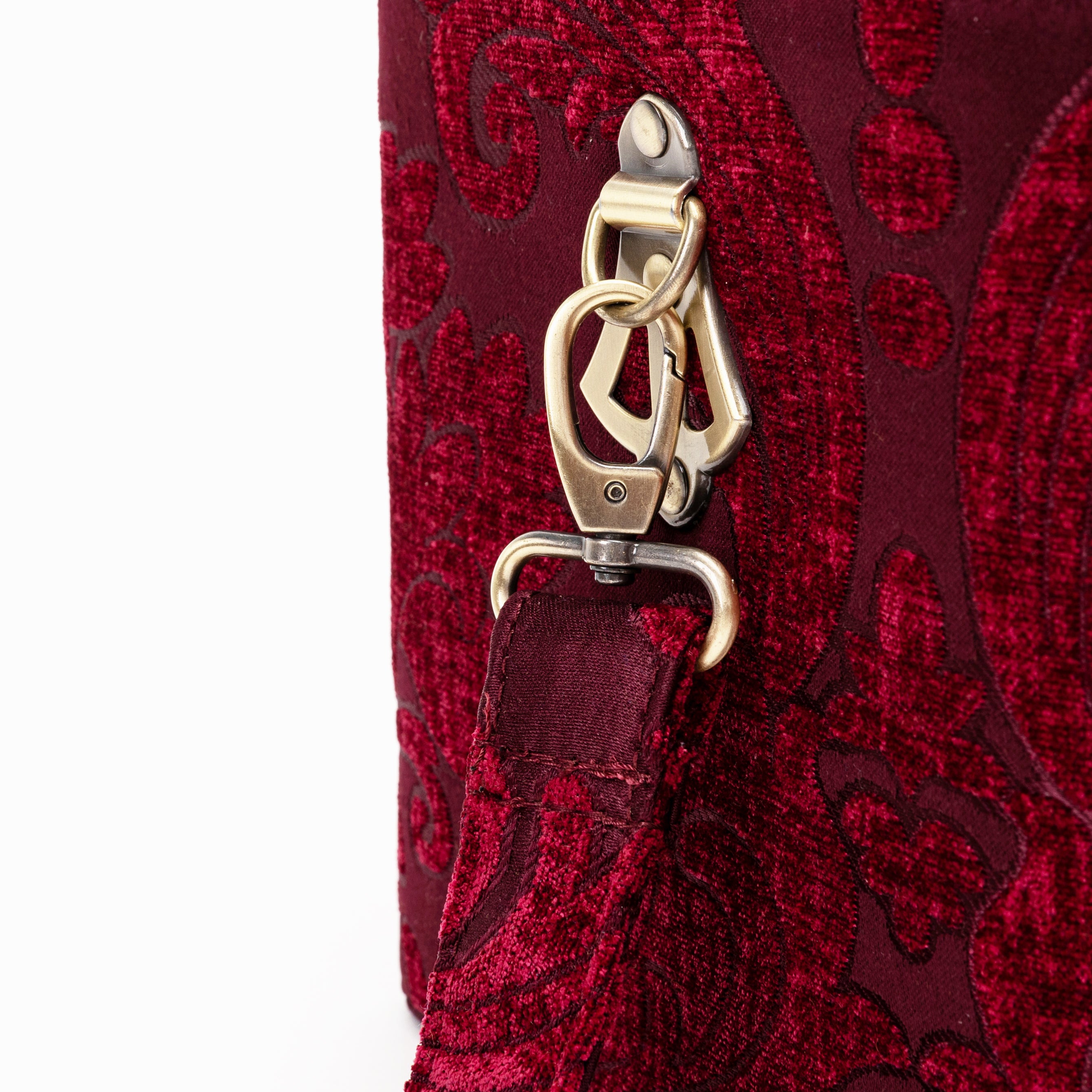 Queen Wine Josephine Large Train Case buckle