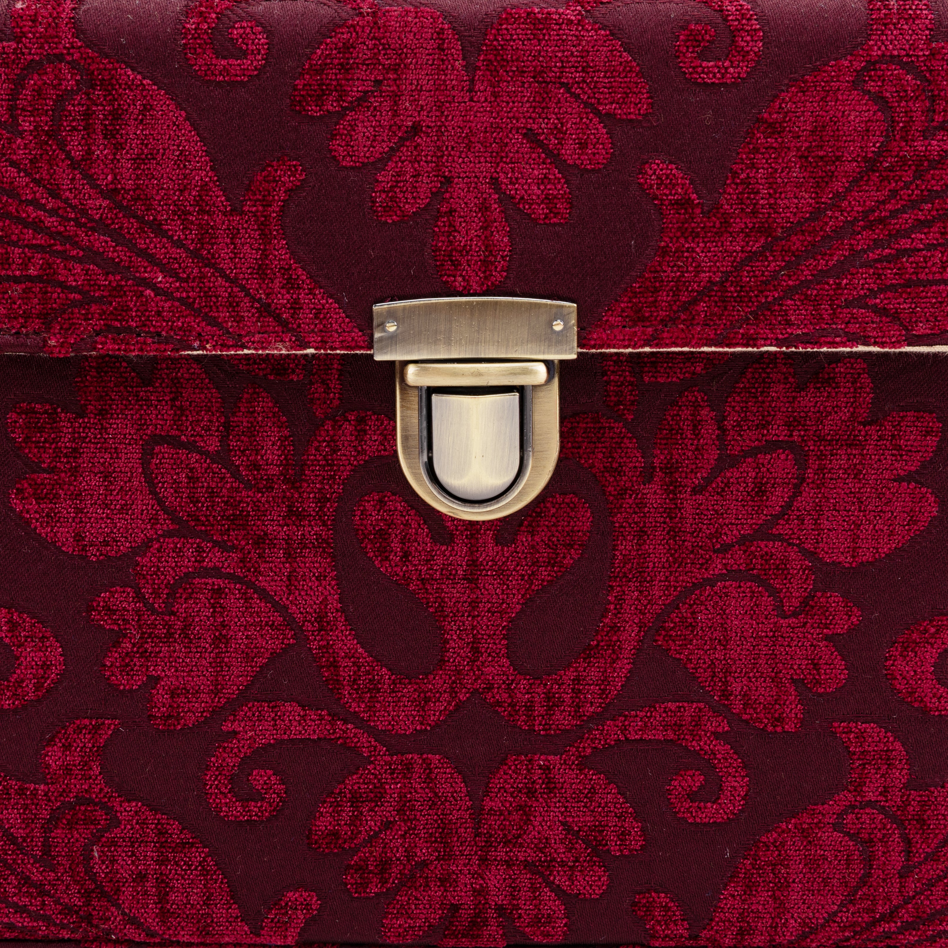 Queen Wine Josephine Large Train Case detail