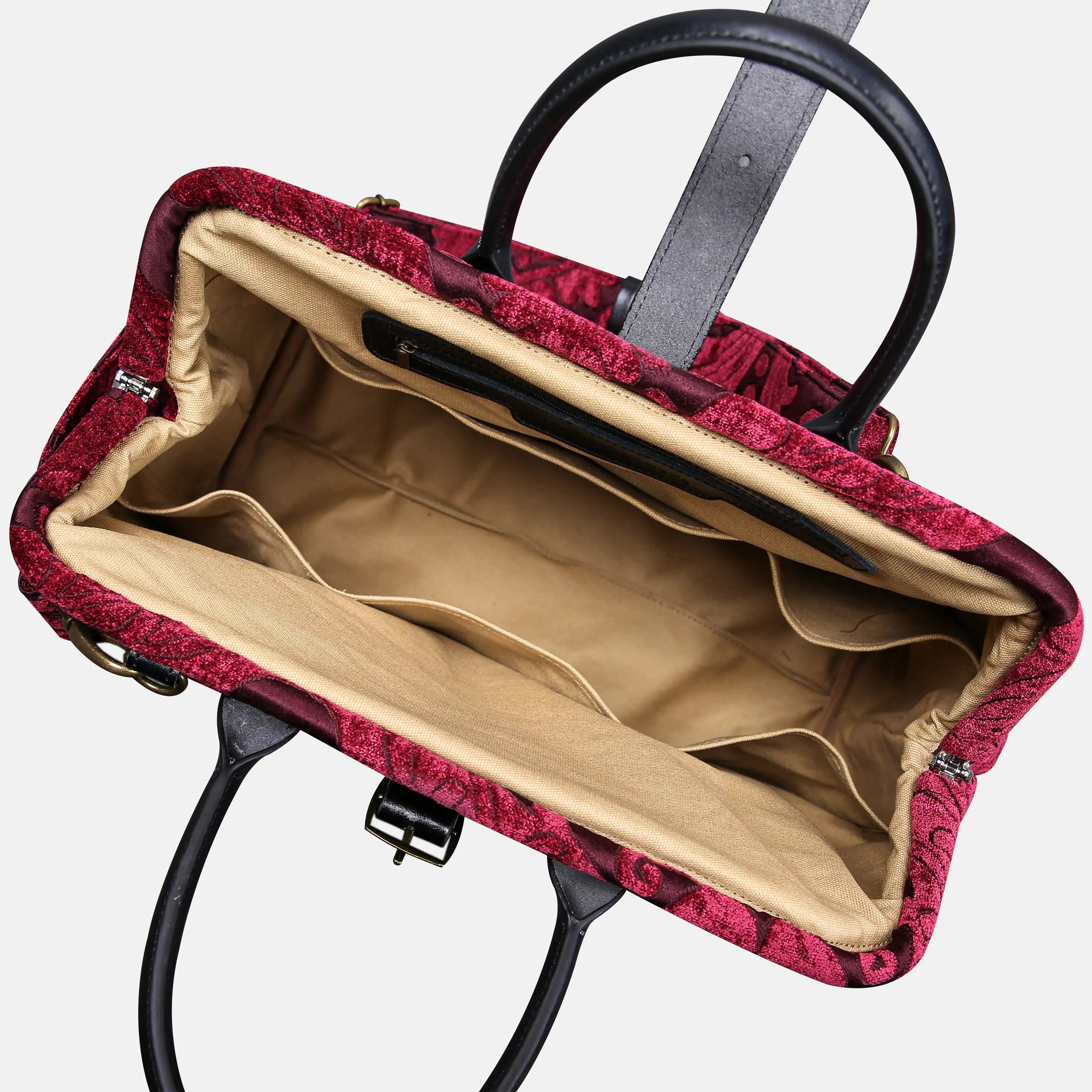 Queen Wine Mary Poppins Weekender Carpetbag of America open