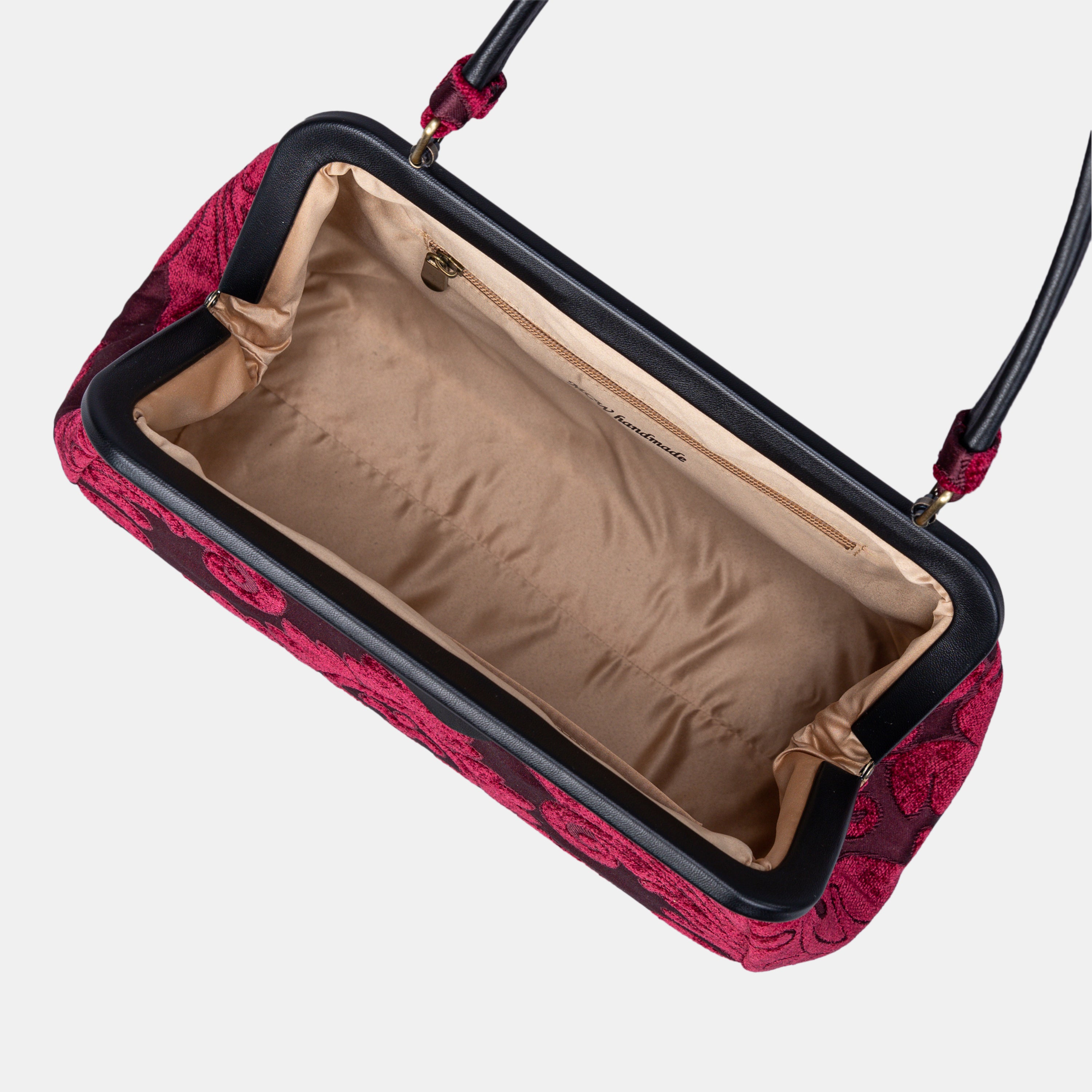 Queen Wine Shoulder Bag inside