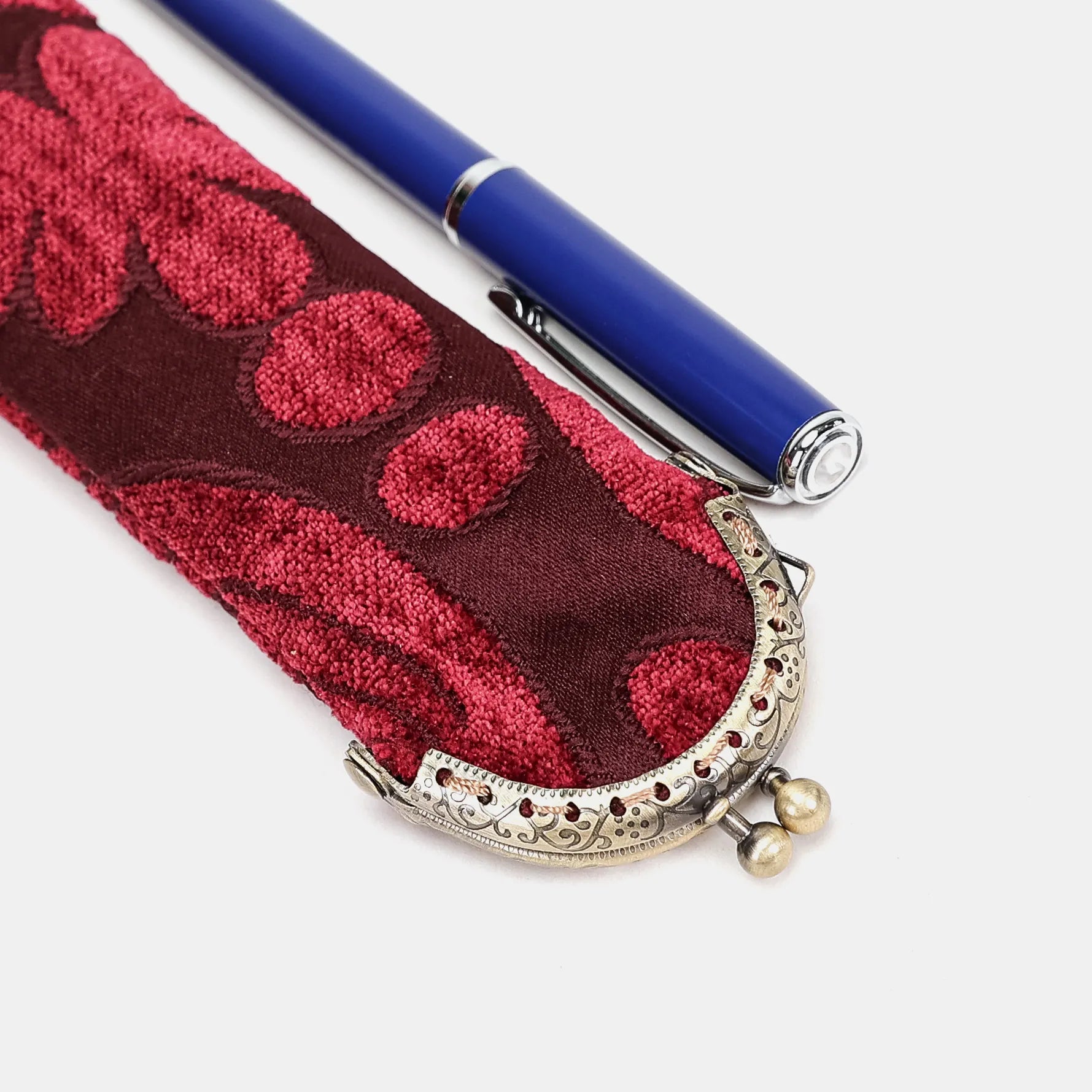 Queen Wine Solo Pen Case Carpetbag of America metal frame