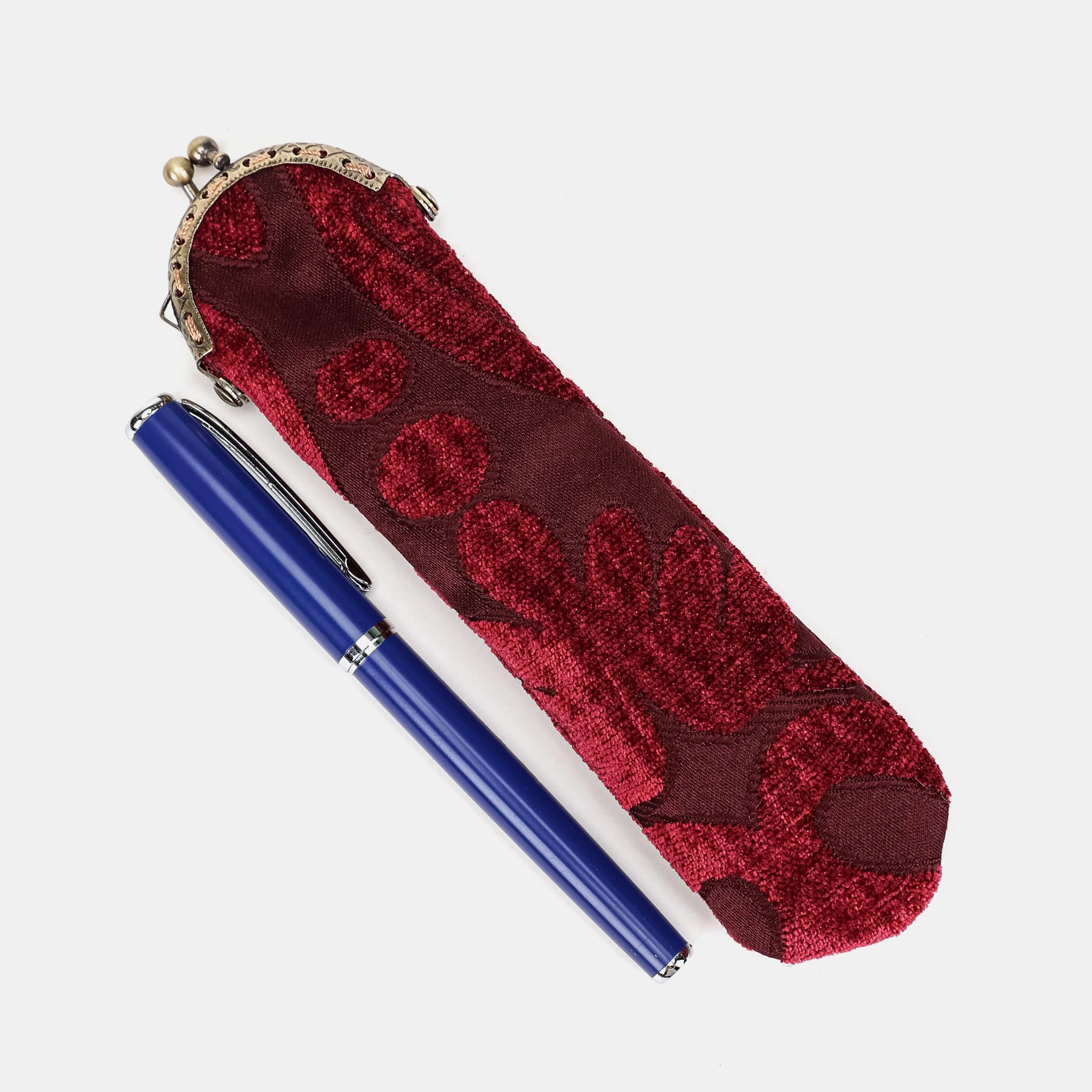 Queen Wine Solo Pen Case Carpetbag of America main