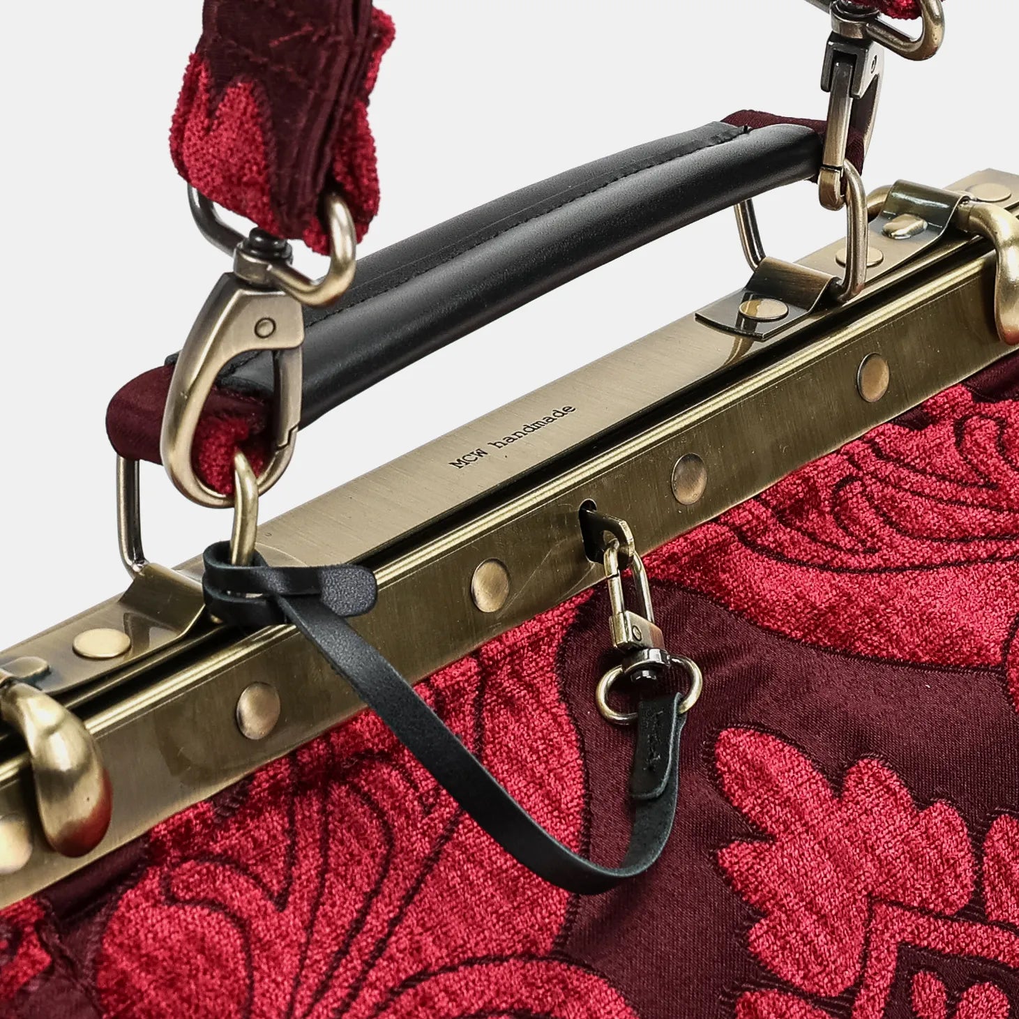 Queen Wine Vivienne Carpet Purse Gladstone Bag of America handle